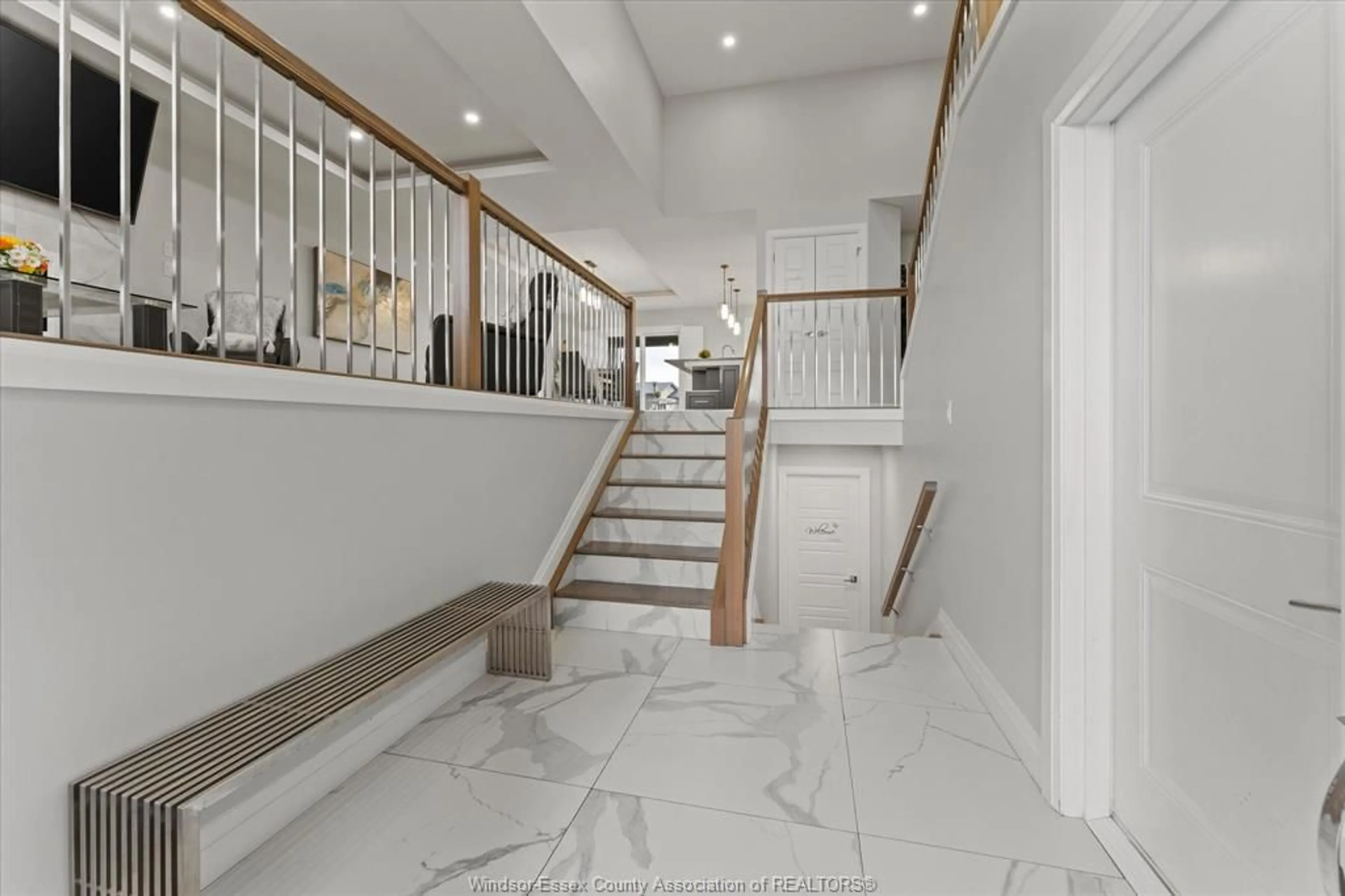 Indoor foyer for 111 LAMBERT St, Amherstburg Ontario N9V 0G6