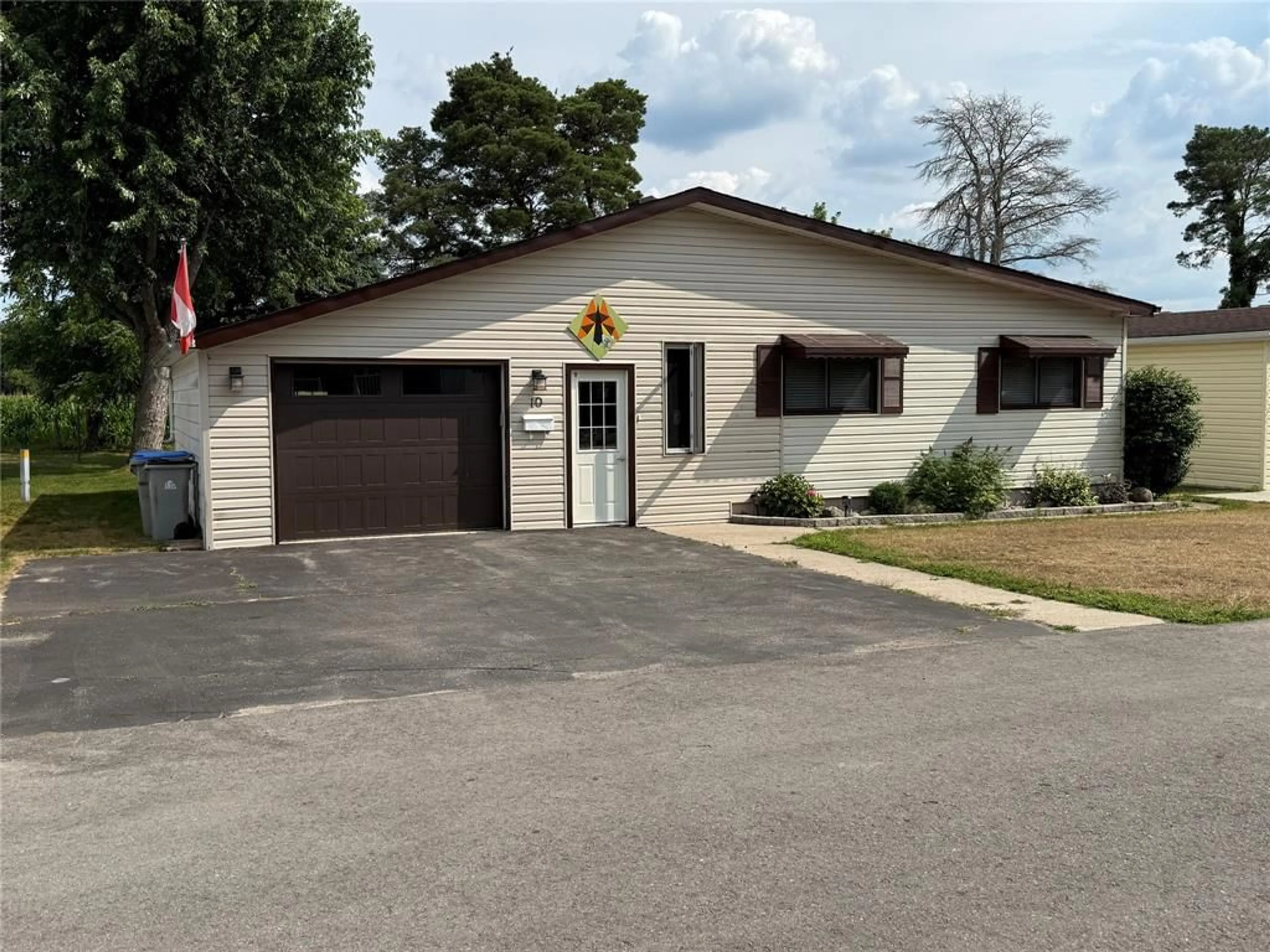 Unknown for 10 VELMA St, Strathroy Ontario N7G 3L3