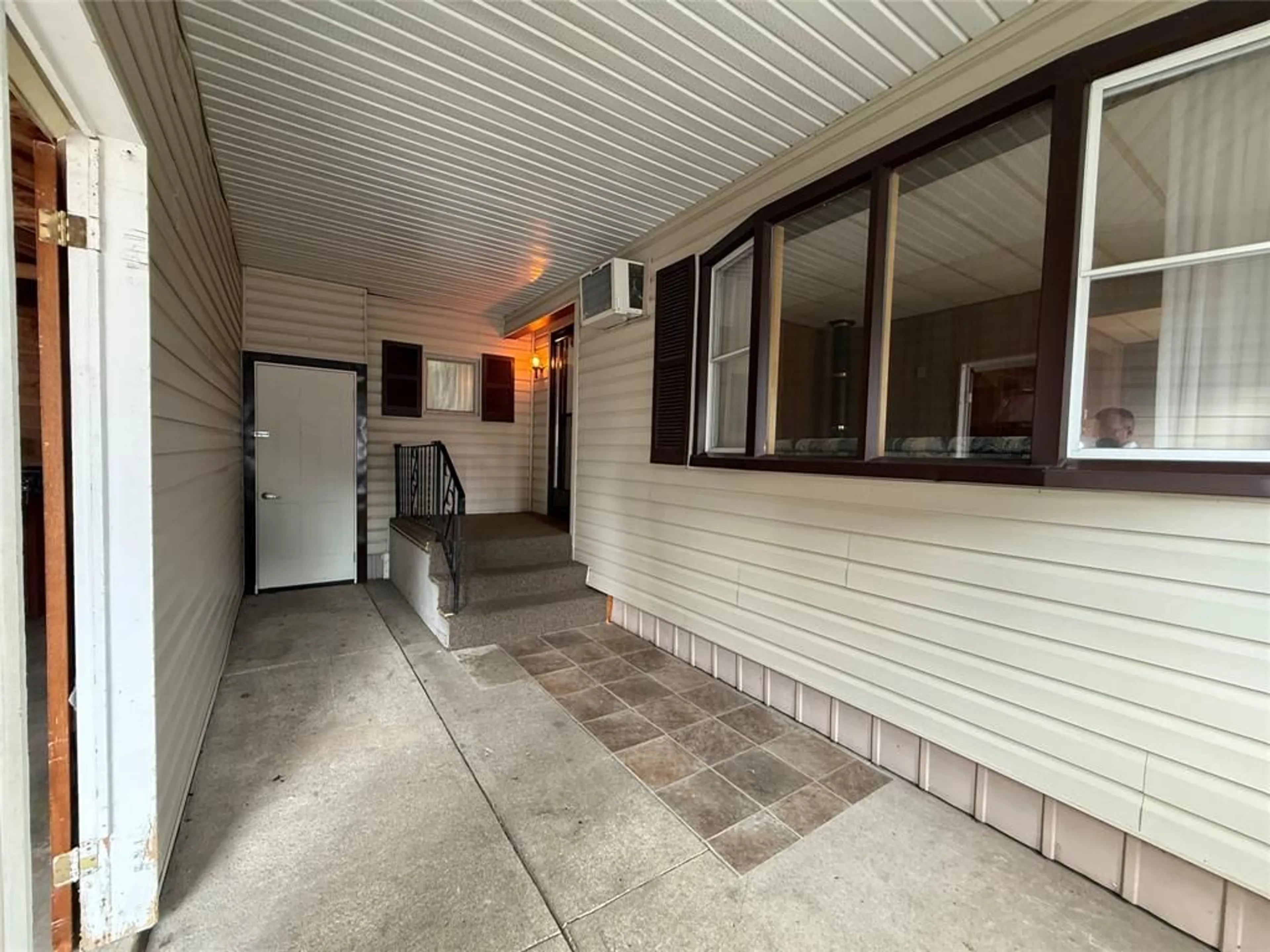 Unknown for 10 VELMA St, Strathroy Ontario N7G 3L3