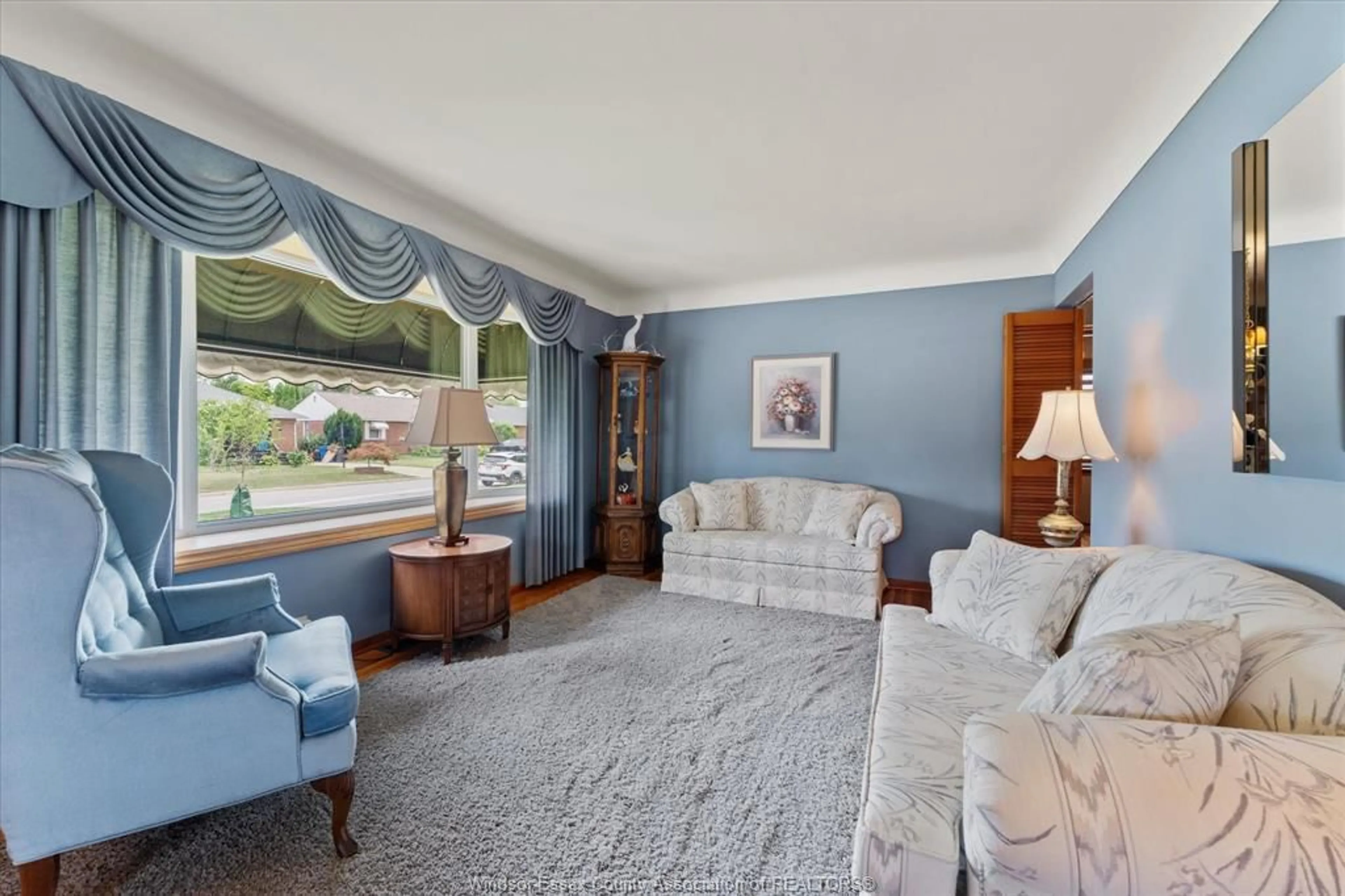 Living room with furniture, carpet floor for 1003 Isabelle Pl, Windsor Ontario N8S 2B3