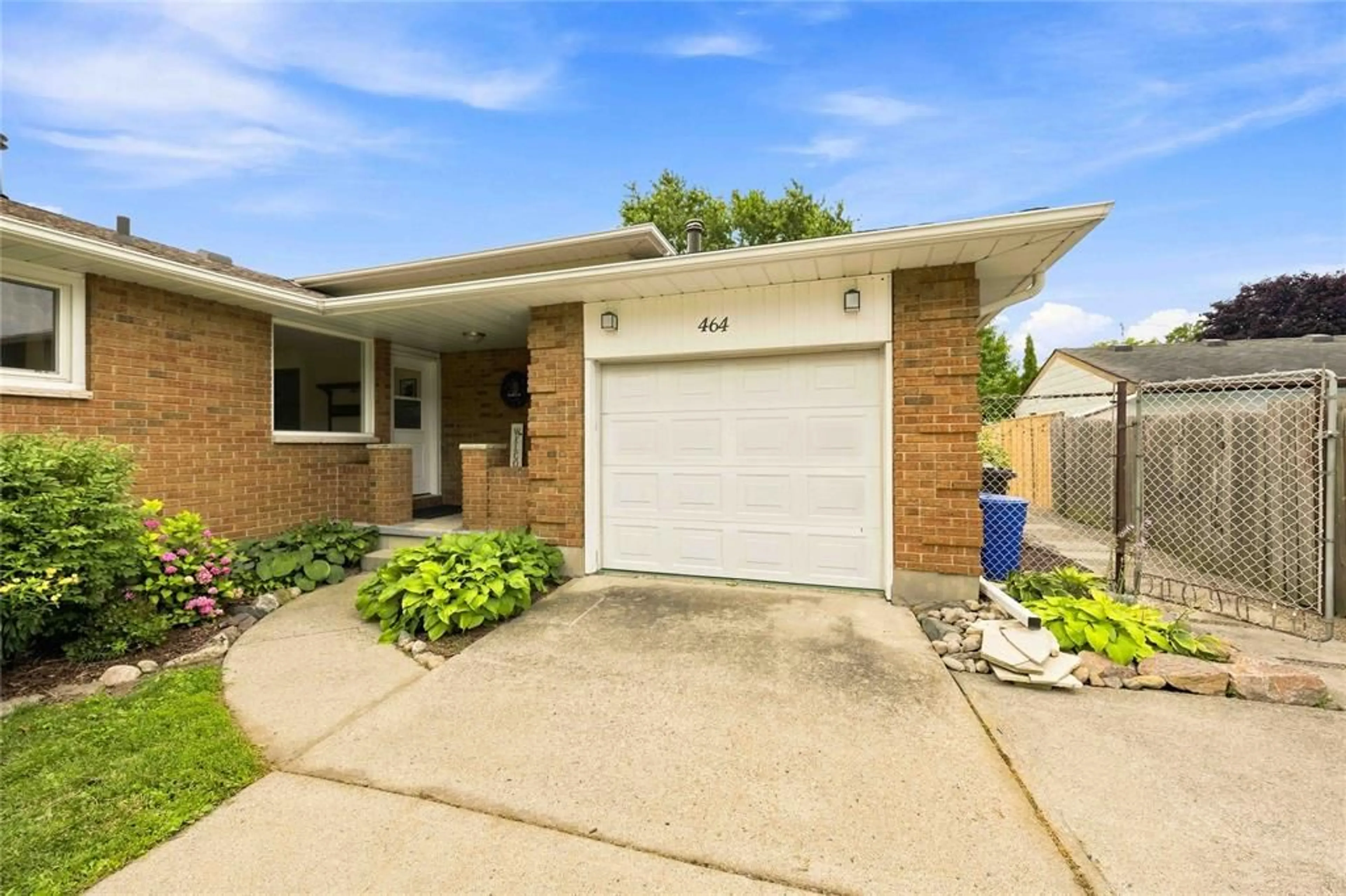Home with brick exterior material, street for 464 PARKDALE Cres, St Clair Ontario N0N 1G0