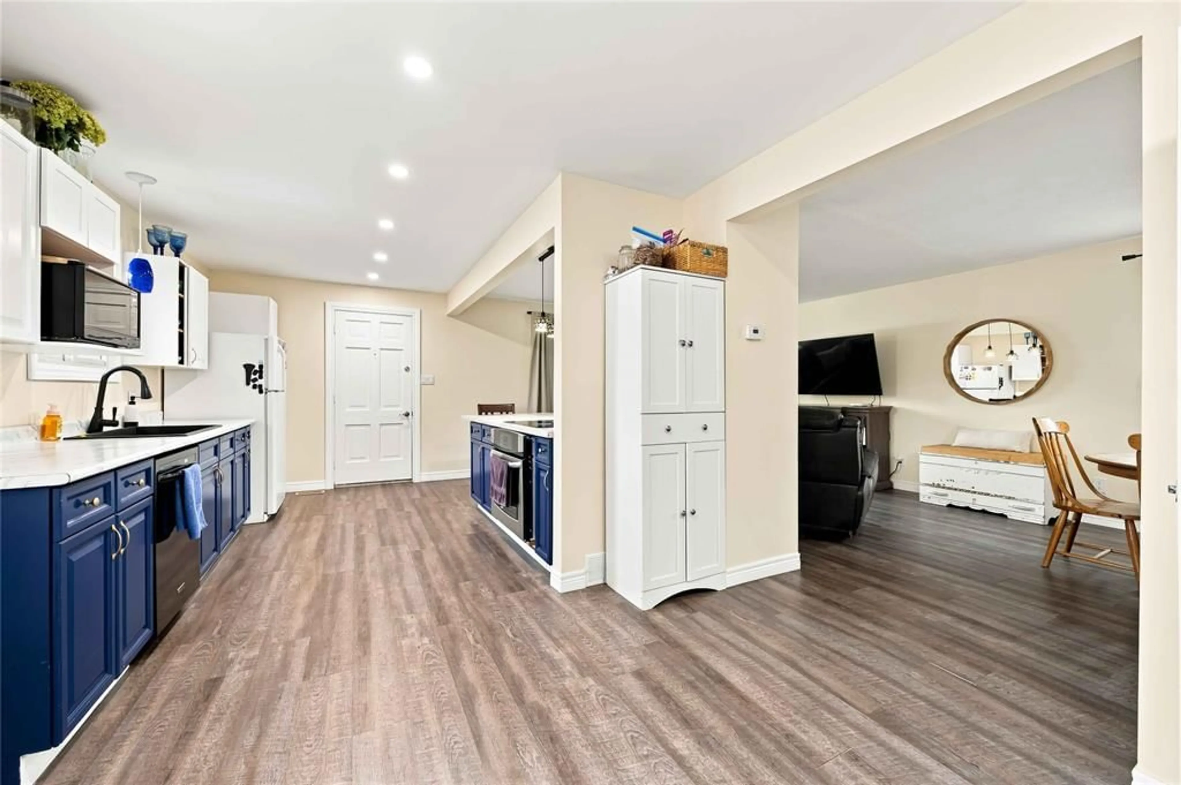 Open concept kitchen, unknown for 464 PARKDALE Cres, St Clair Ontario N0N 1G0