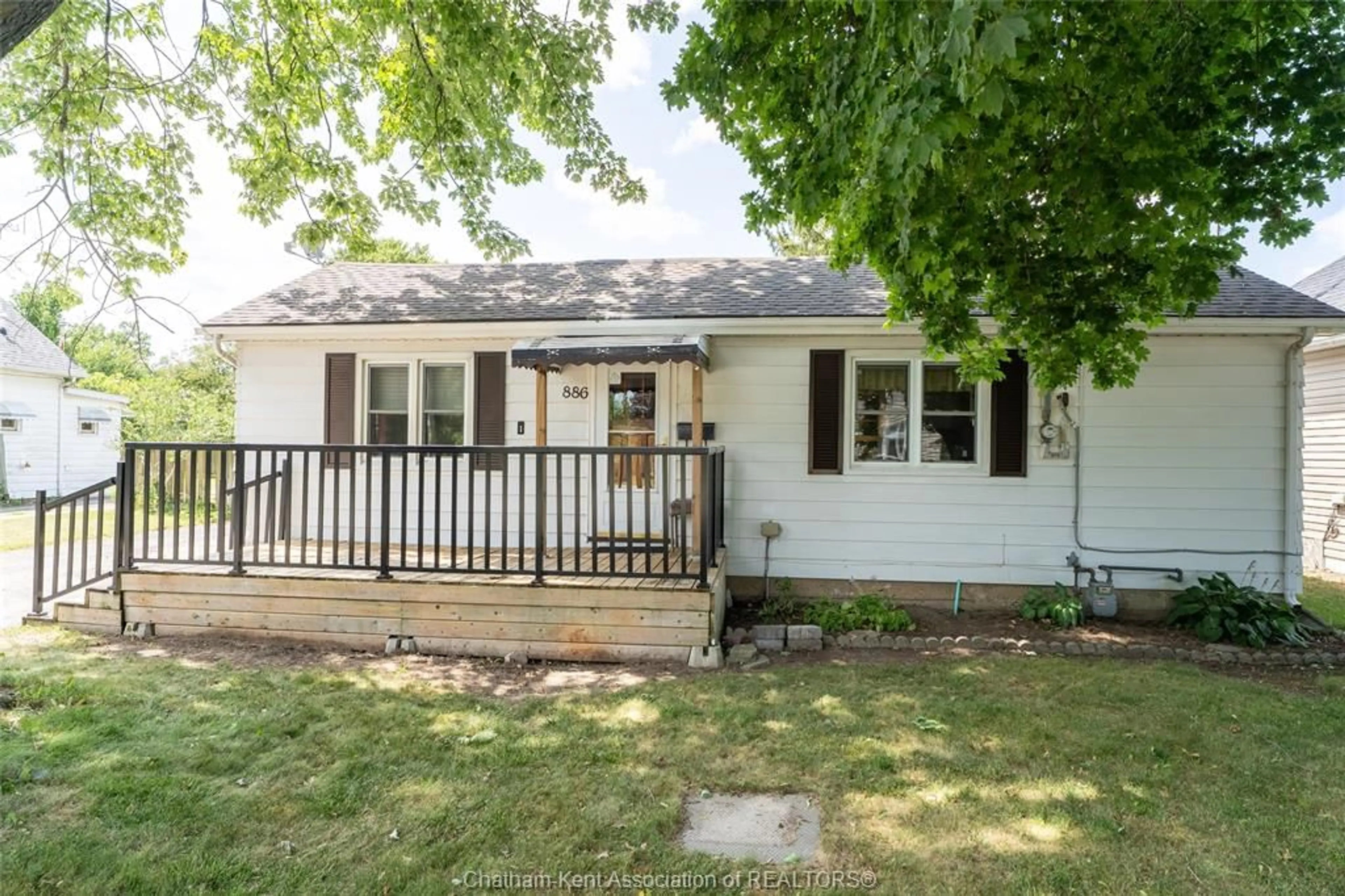 Home with vinyl exterior material, street for 886 OLD GLASS Rd, Wallaceburg Ontario N8A 3S8