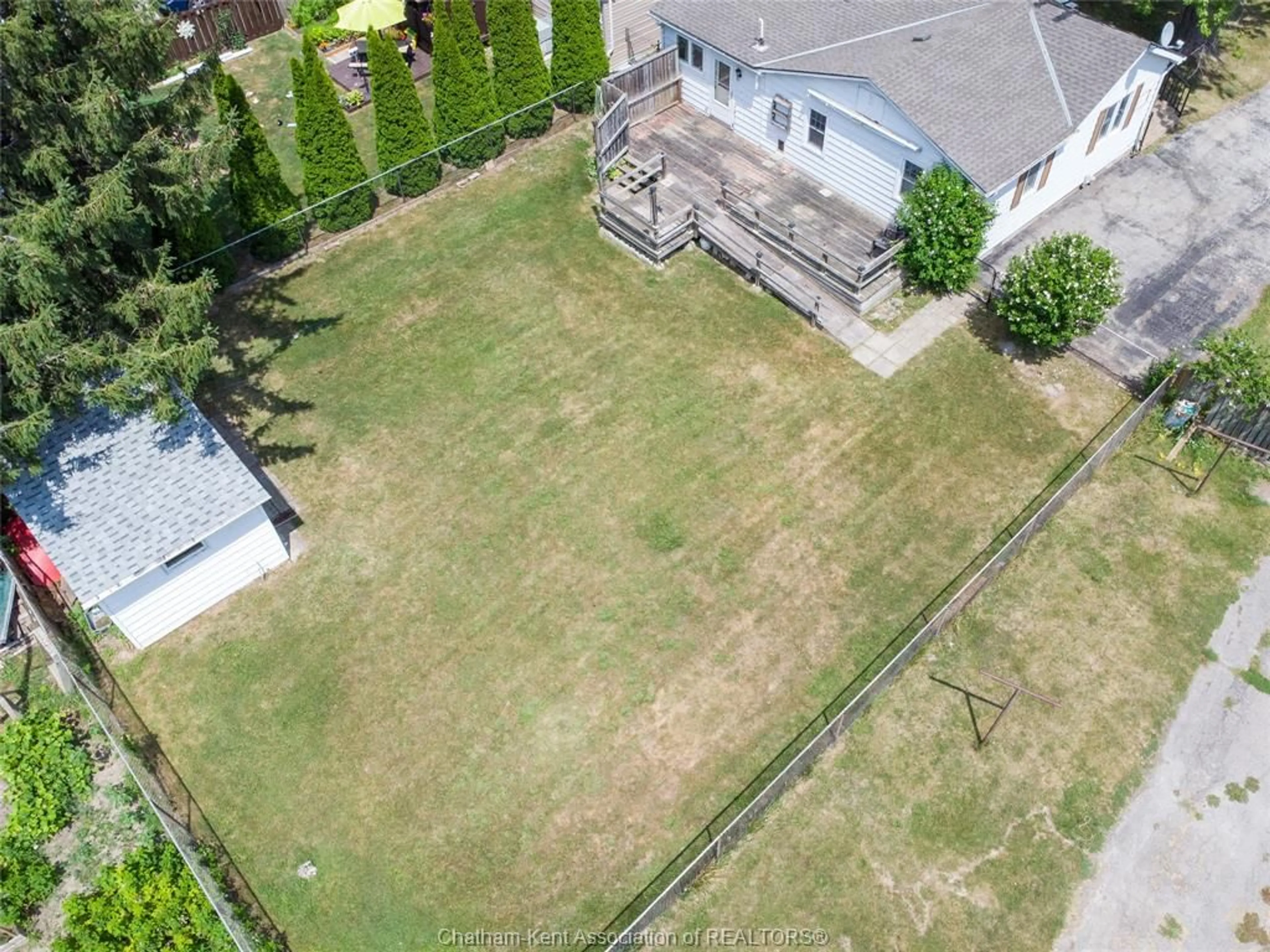 A pic from outside/outdoor area/front of a property/back of a property/a pic from drone, street for 886 OLD GLASS Rd, Wallaceburg Ontario N8A 3S8