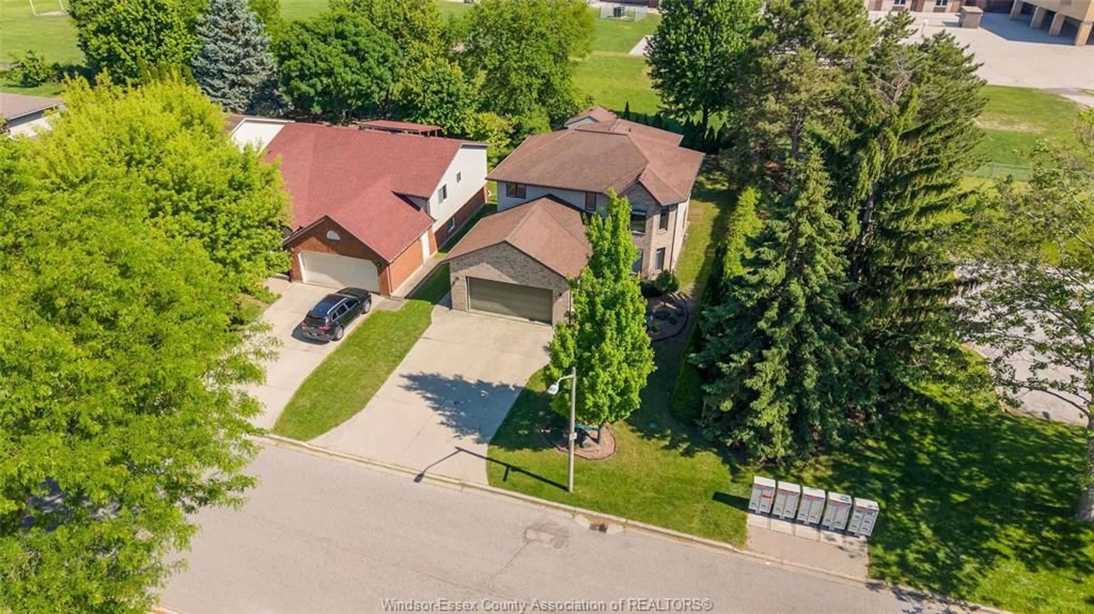 A pic from outside/outdoor area/front of a property/back of a property/a pic from drone, street for 2485 YOUNGSTOWN St, Windsor Ontario N9E 4L7