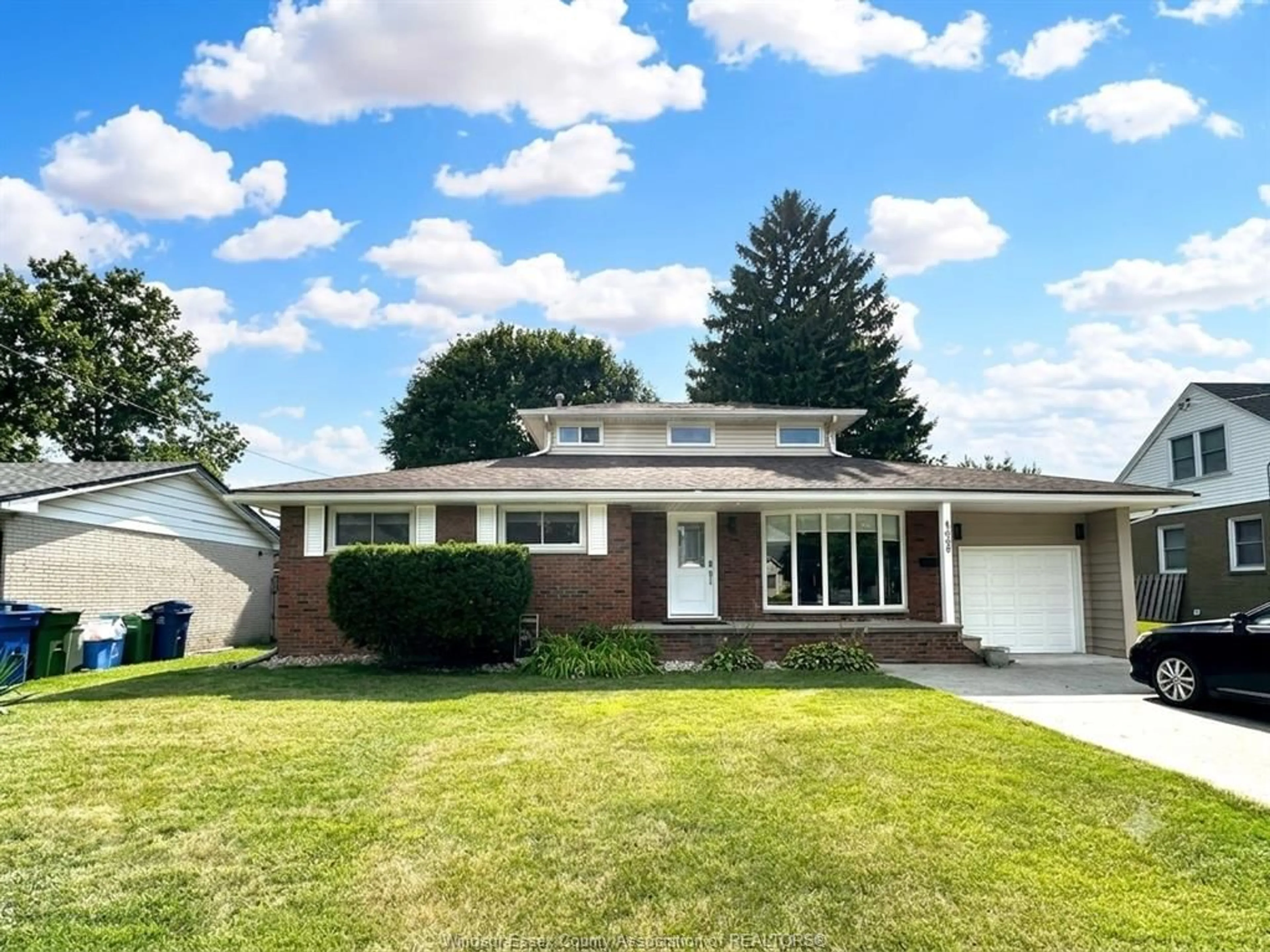 Home with vinyl exterior material, street for 4069 Roseland Dr, Windsor Ontario N9G 1Z7