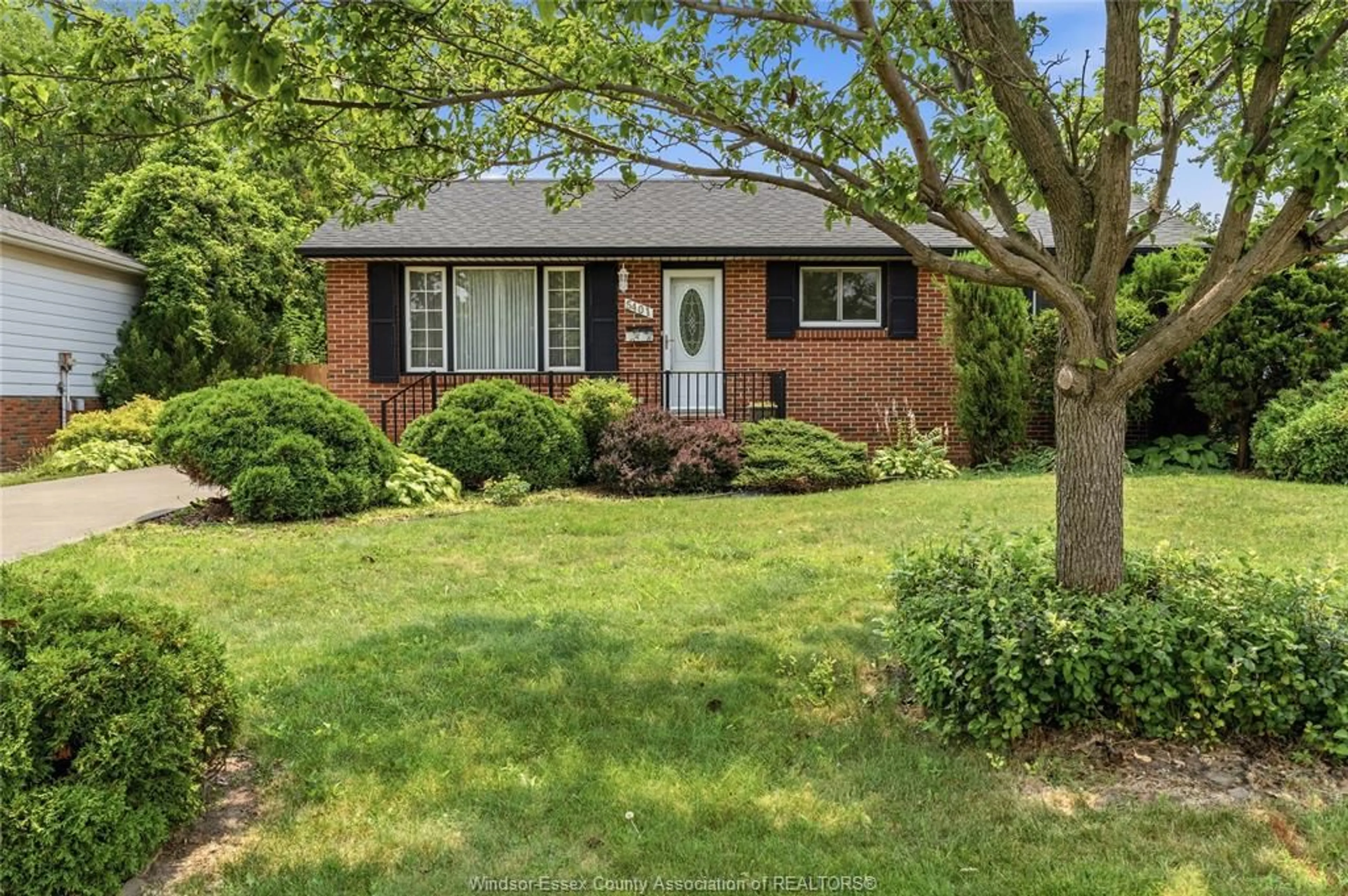 Home with brick exterior material, street for 5401 QUEEN ELIZABETH, Windsor Ontario N8T 1N2