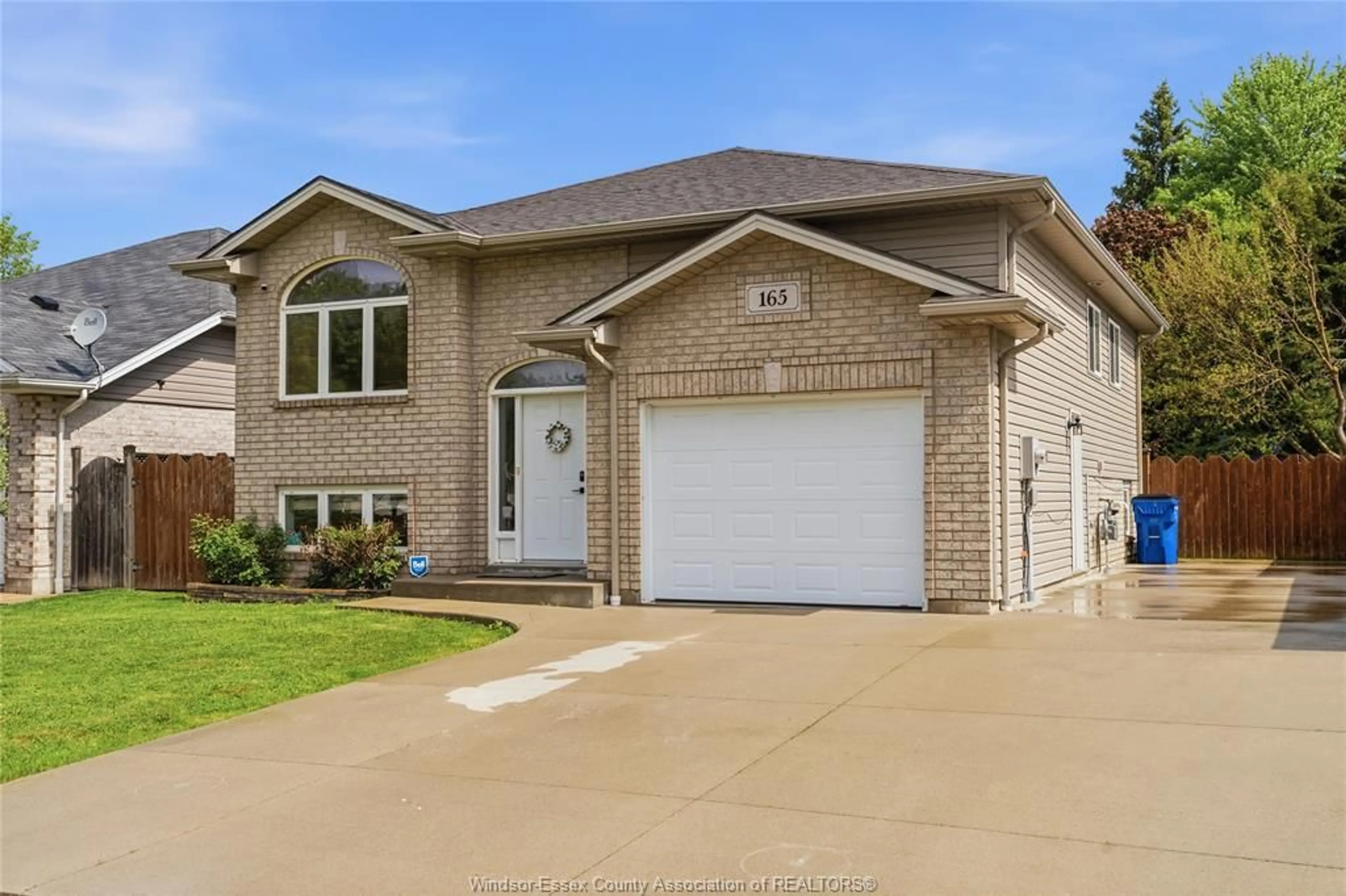 Home with brick exterior material, street for 165 THOMAS Ave, Wallaceburg Ontario N8A 5H5