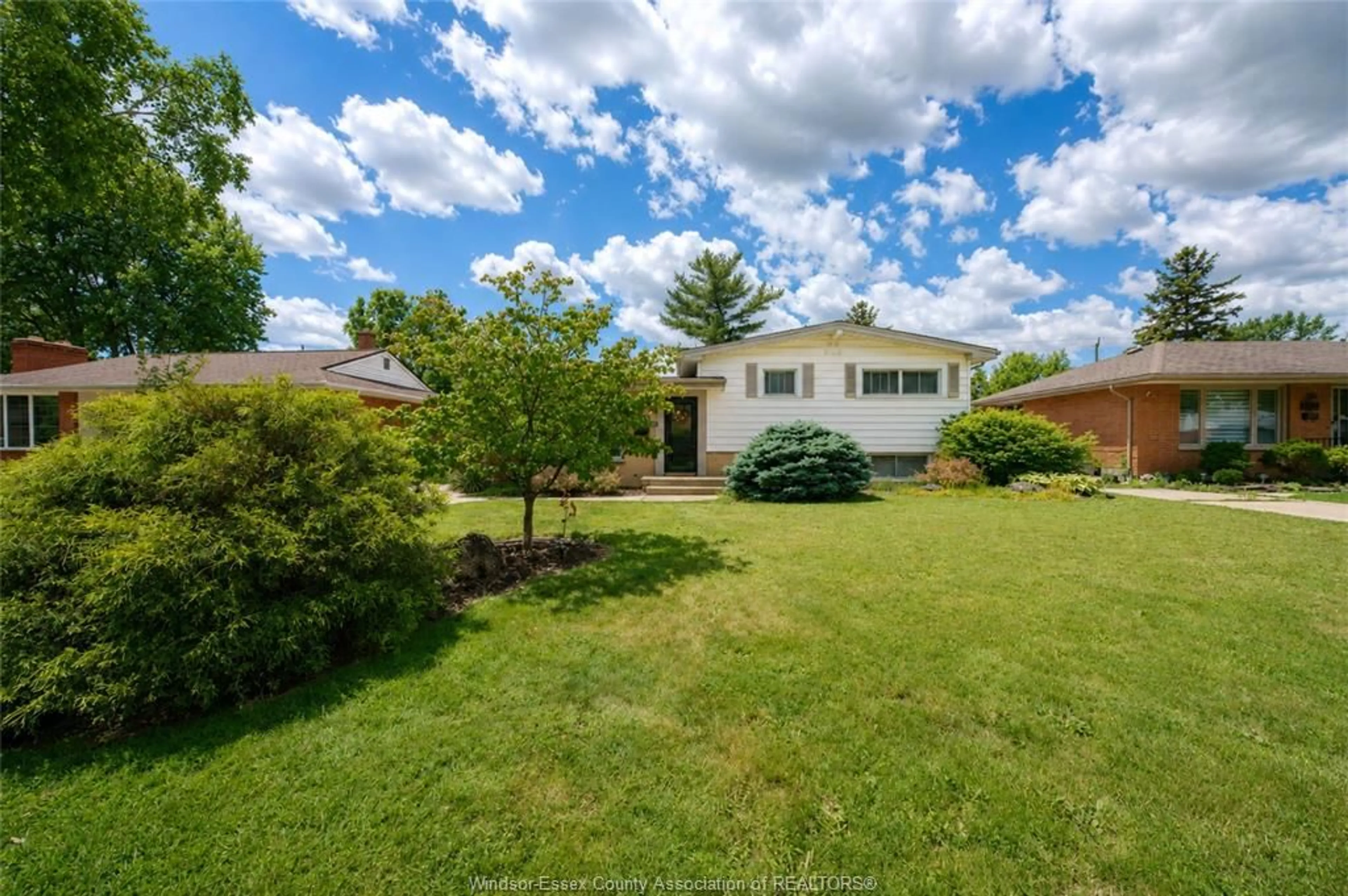 A pic from outside/outdoor area/front of a property/back of a property/a pic from drone, water/lake/river/ocean view for 3939 LONGFELLOW, Windsor Ontario N9G 2B4