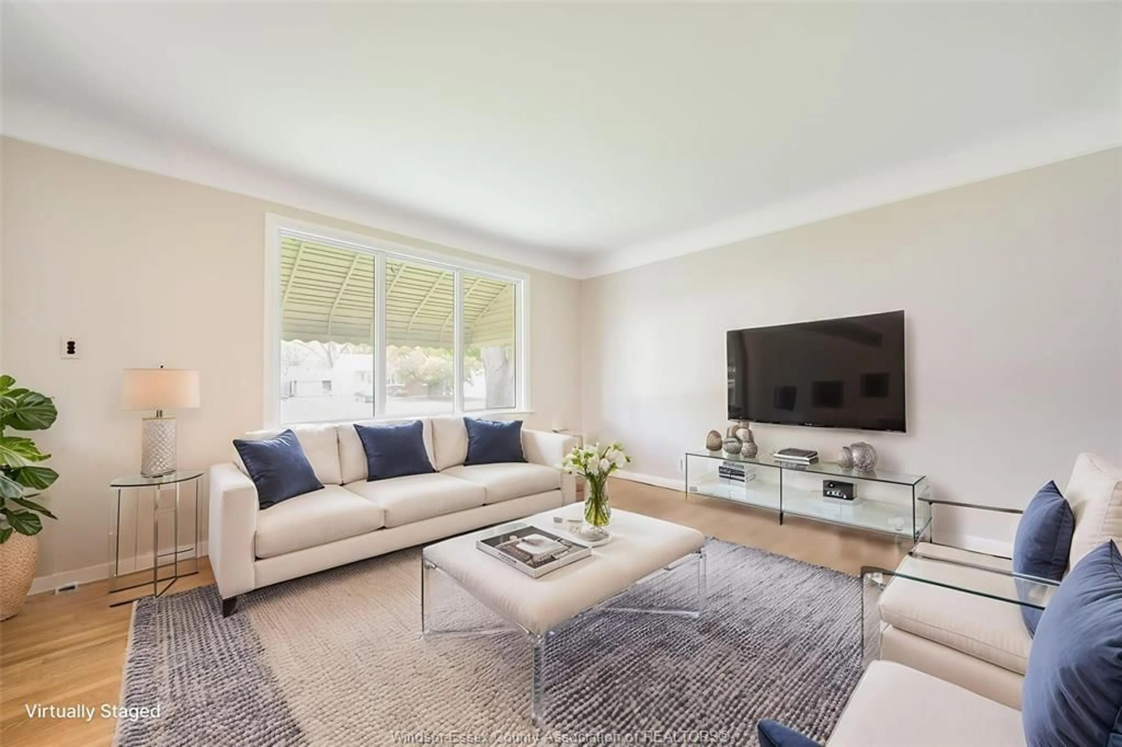 Living room with furniture, unknown for 3264 DOMINION Blvd, Windsor Ontario N9E 2N5