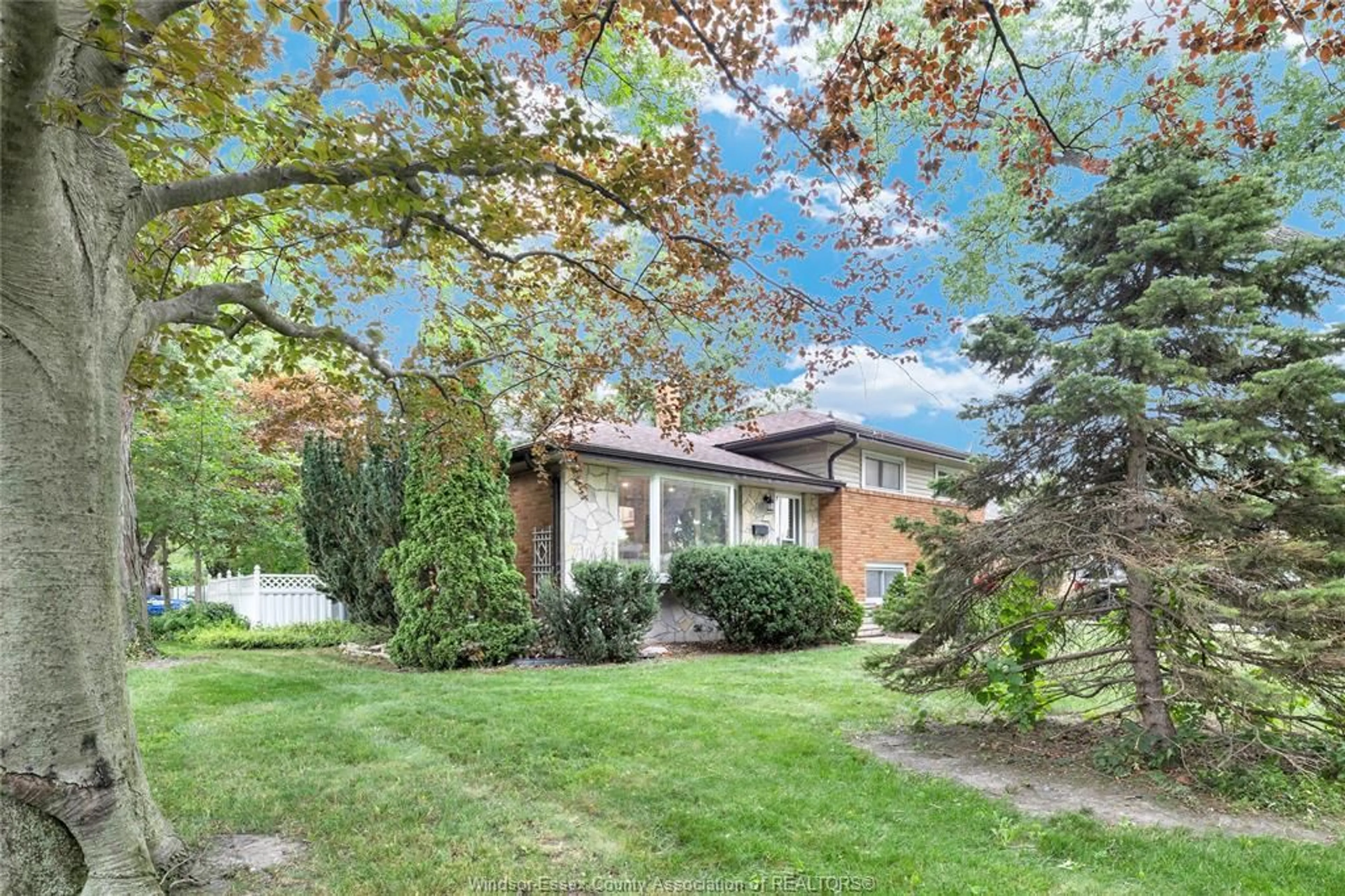 Patio, street for 465 GREENDALE Dr, Windsor Ontario N8S 4A5