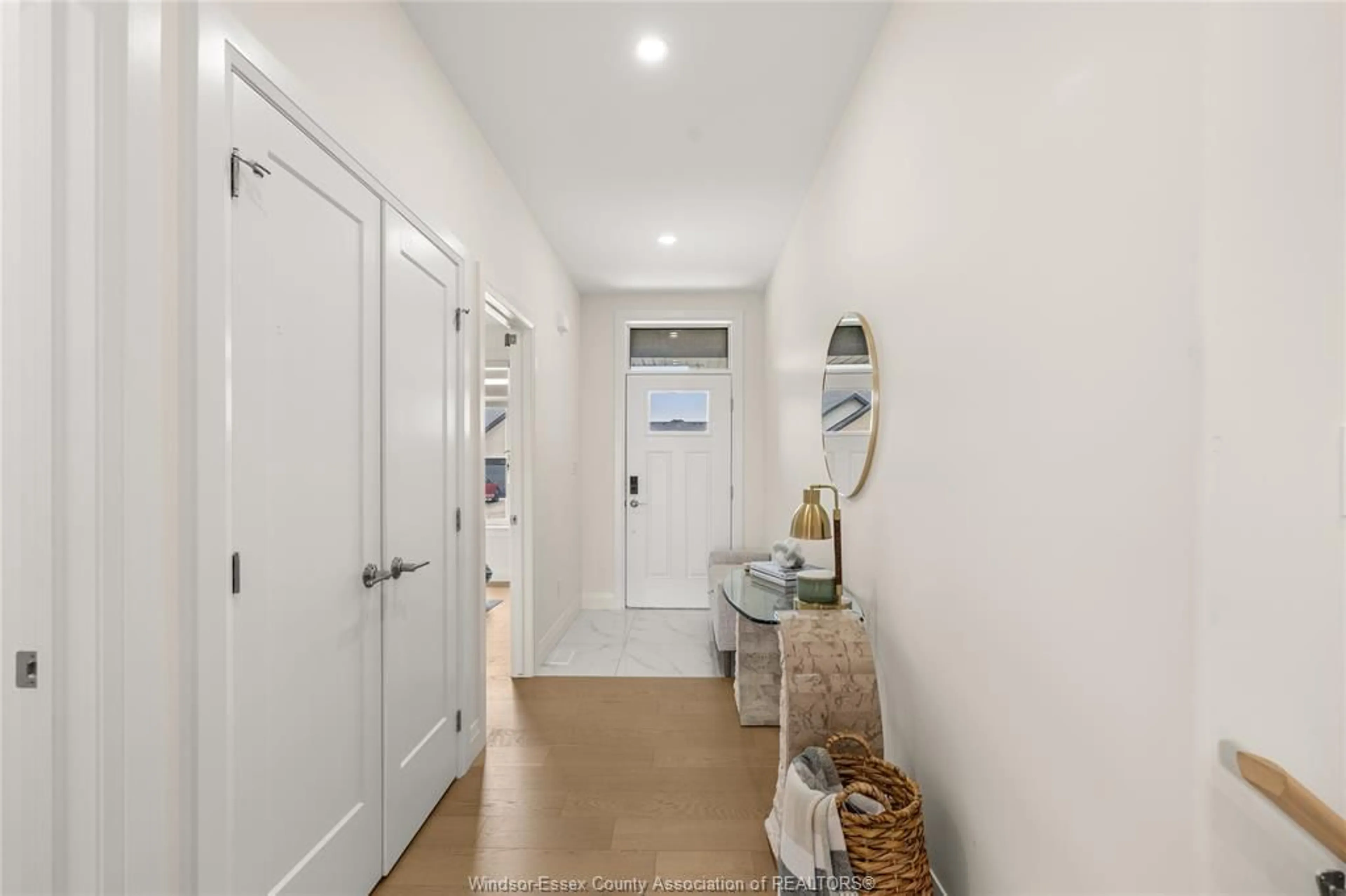 Indoor entryway for 2578 BARKLEY, Windsor Ontario N8P 0E9