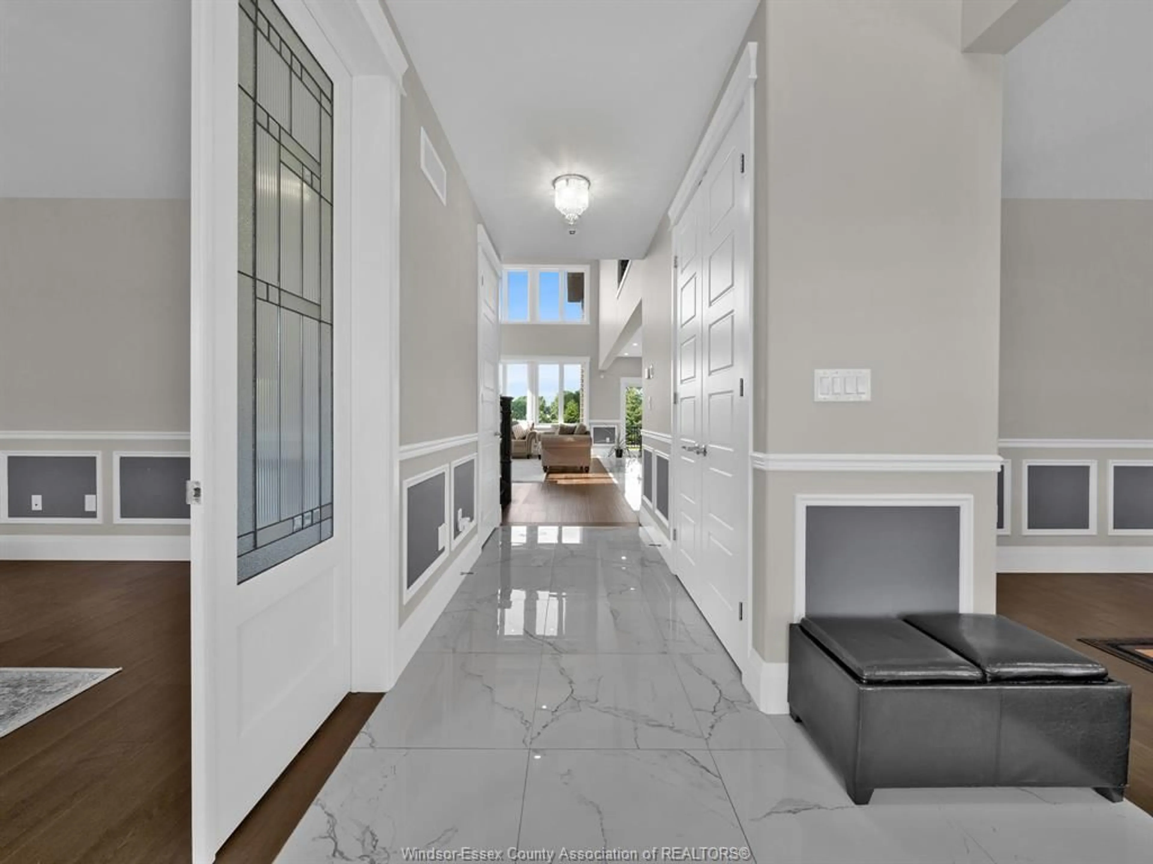 Indoor entryway for 336 BENSON Crt, Amherstburg Ontario N9V 0A8