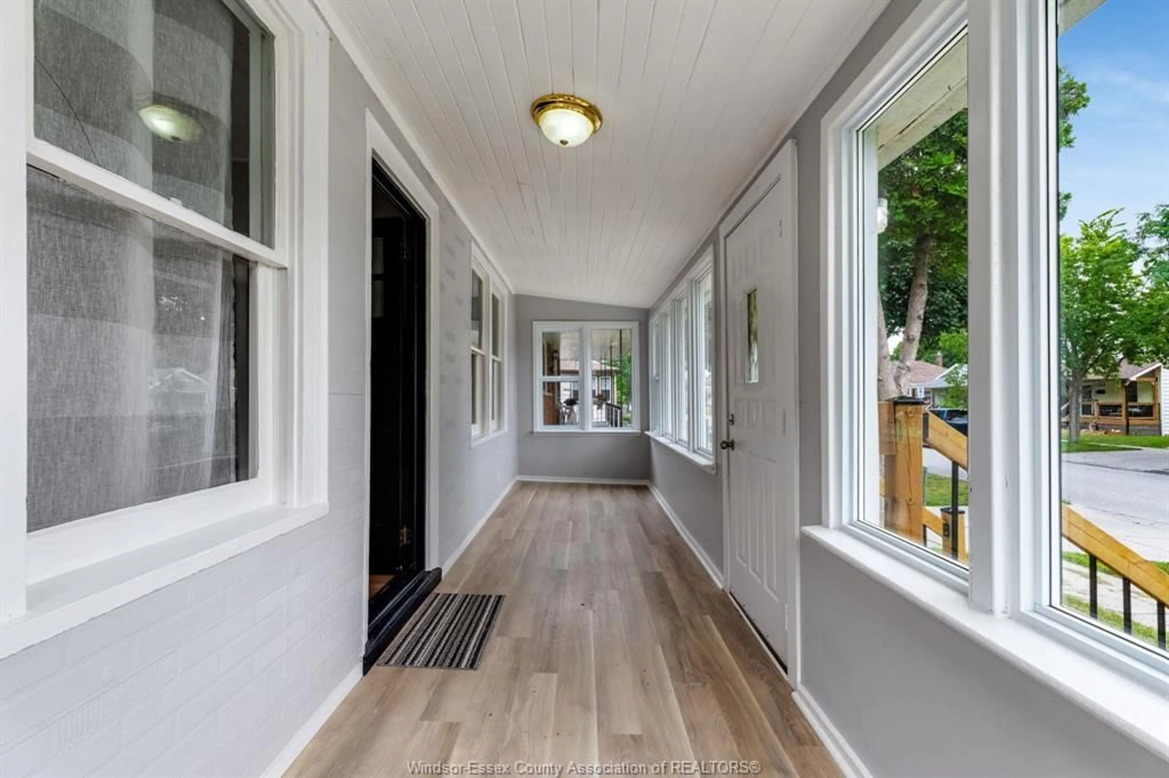 Indoor entryway for 1563 Albert Rd, Windsor Ontario N8Y 3R3