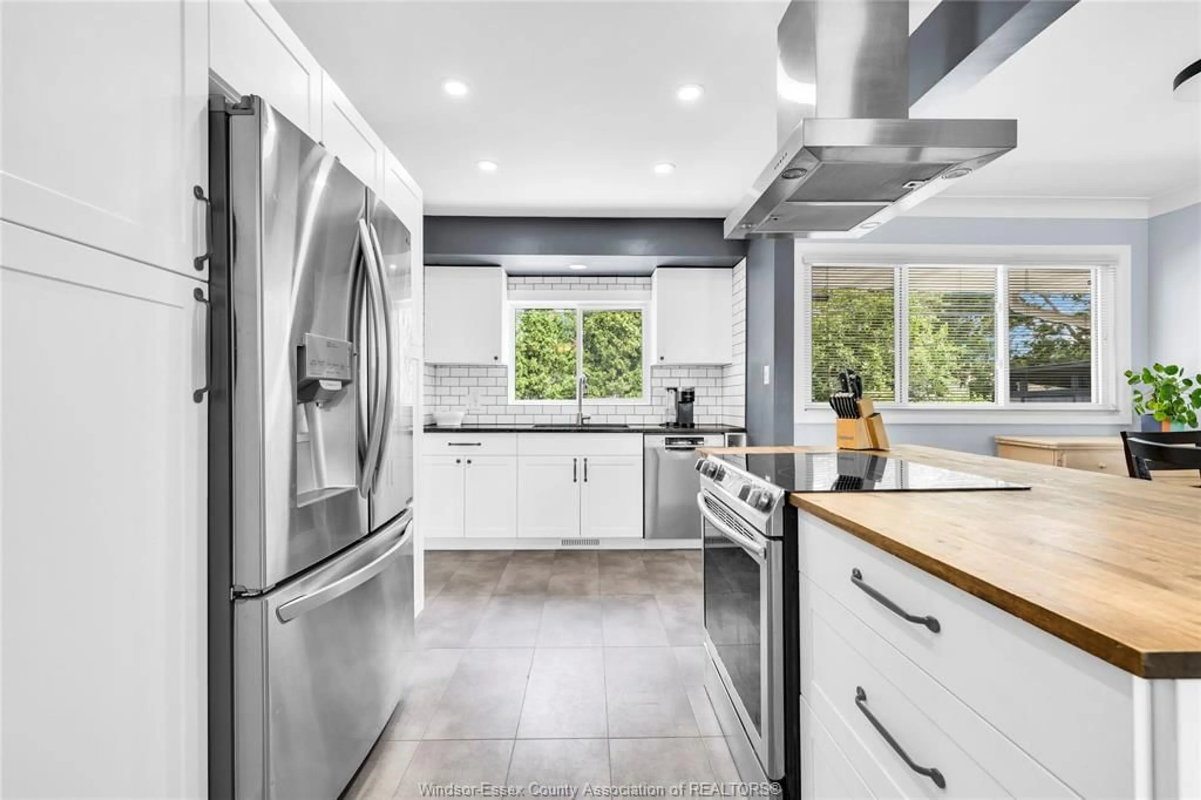 Contemporary kitchen, ceramic/tile floor for 4024 LONGFELLOW, Windsor Ontario N9G 2B6