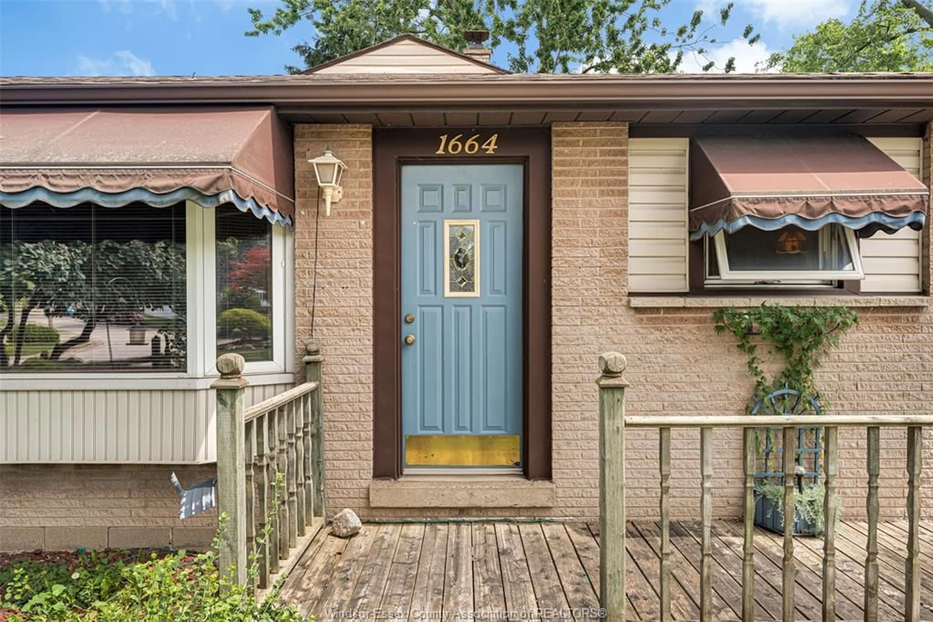 Unknown for 1664 GREENVIEW Cres, Windsor Ontario N9C 2E9