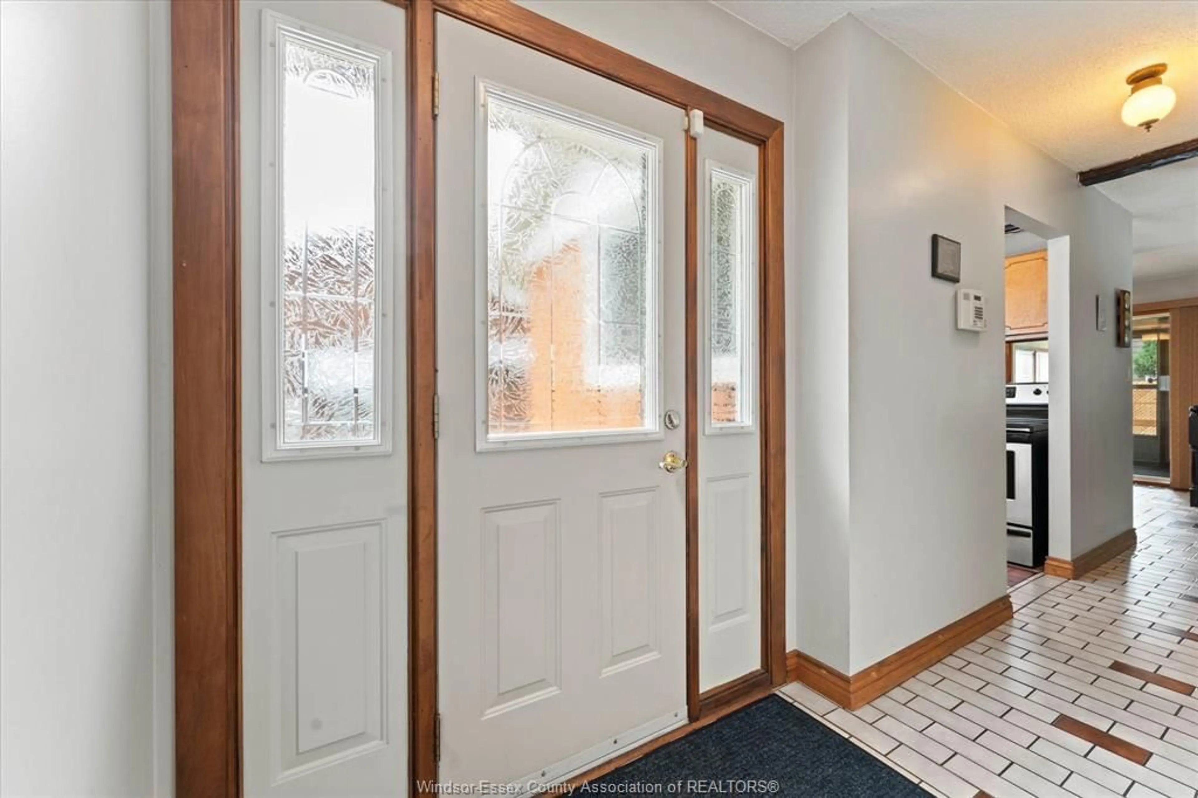 Indoor entryway for 3414 HARRIS St, Windsor Ontario N9C 1N5