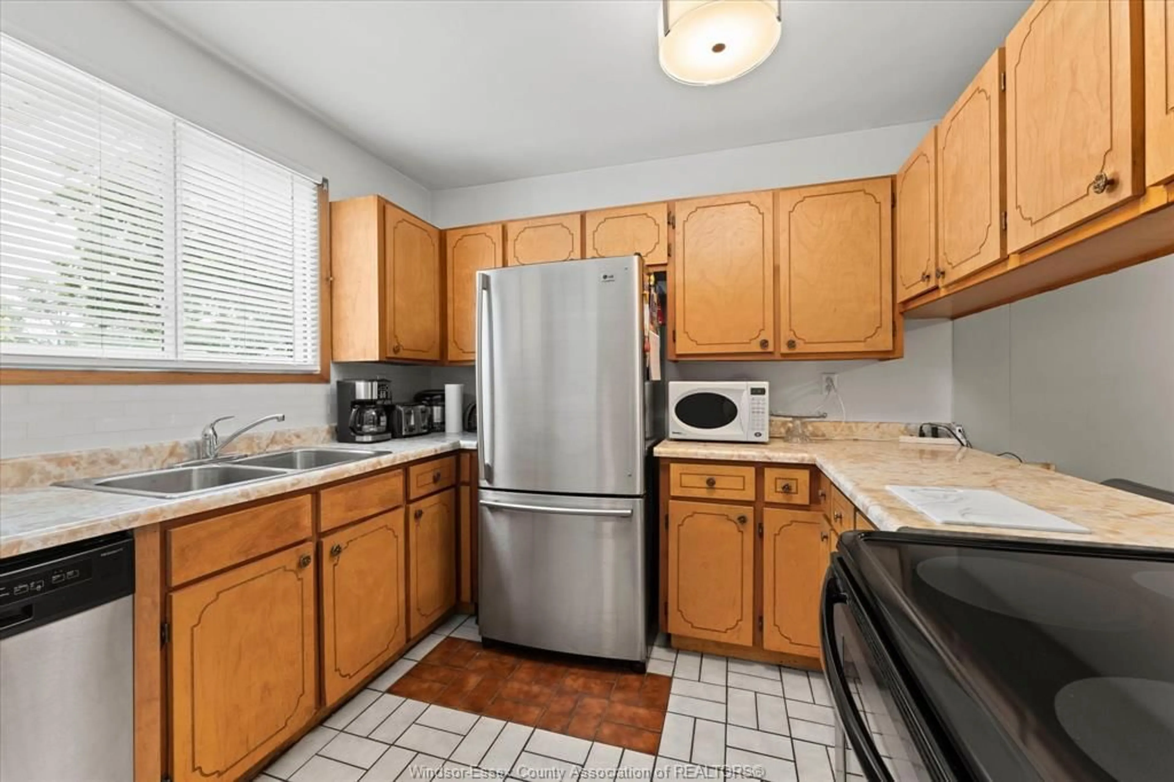 Standard kitchen, unknown for 3414 HARRIS St, Windsor Ontario N9C 1N5