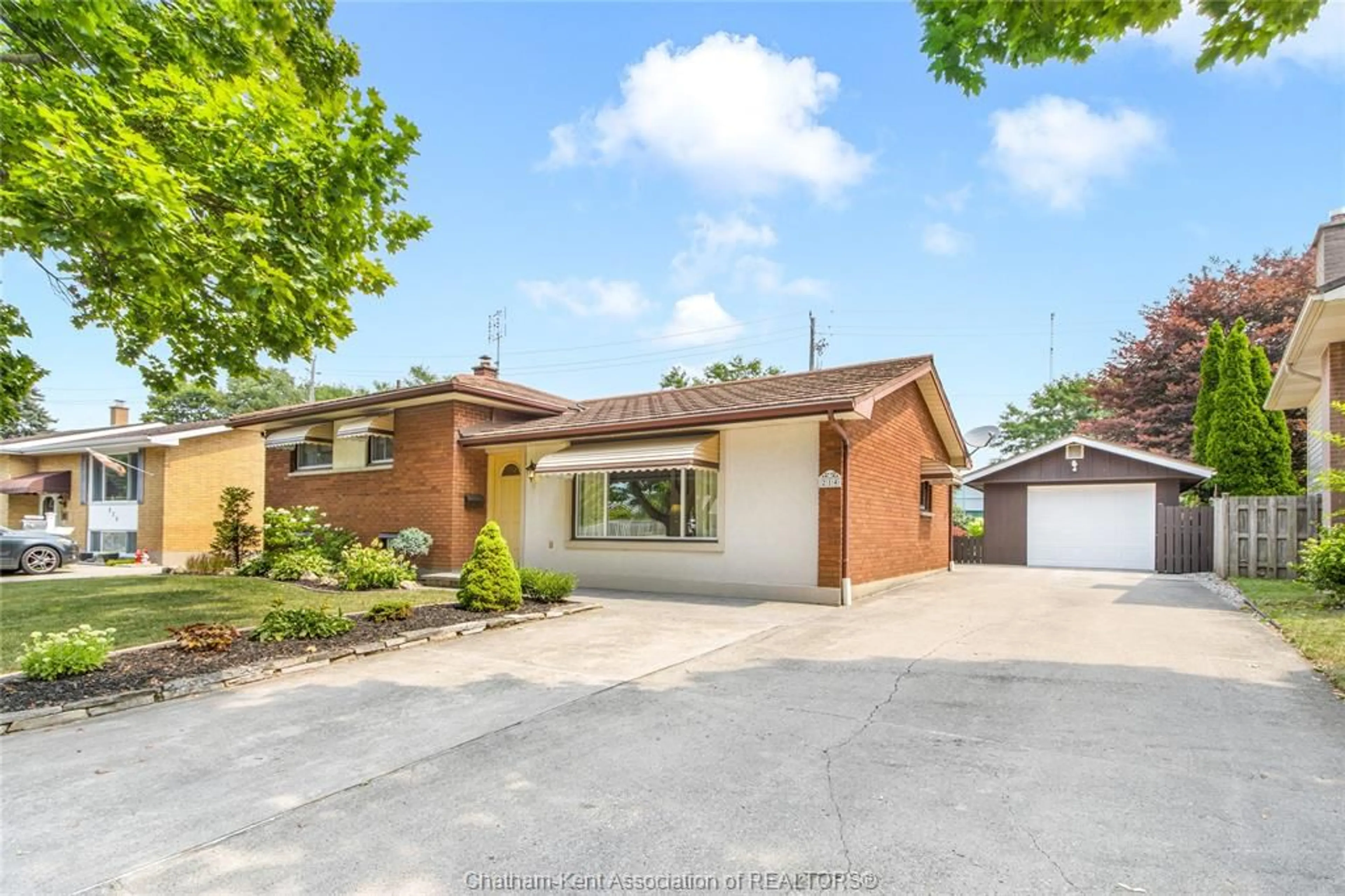 A pic from outside/outdoor area/front of a property/back of a property/a pic from drone, street for 214 BALDOON Rd, Chatham Ontario N7L 1E3