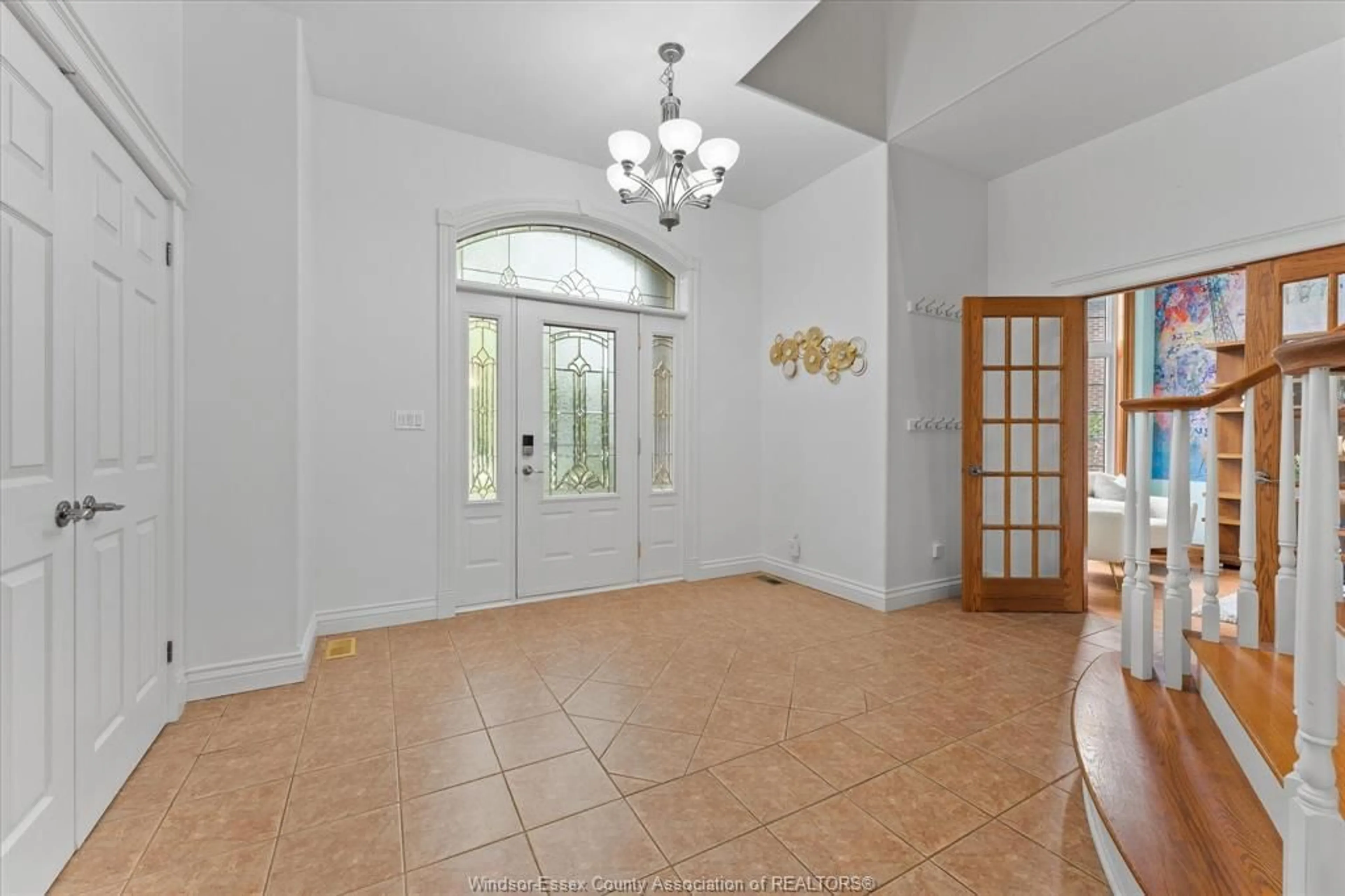 Indoor foyer for 476 Mei Lin Cres, Tecumseh Ontario N8N 4V8