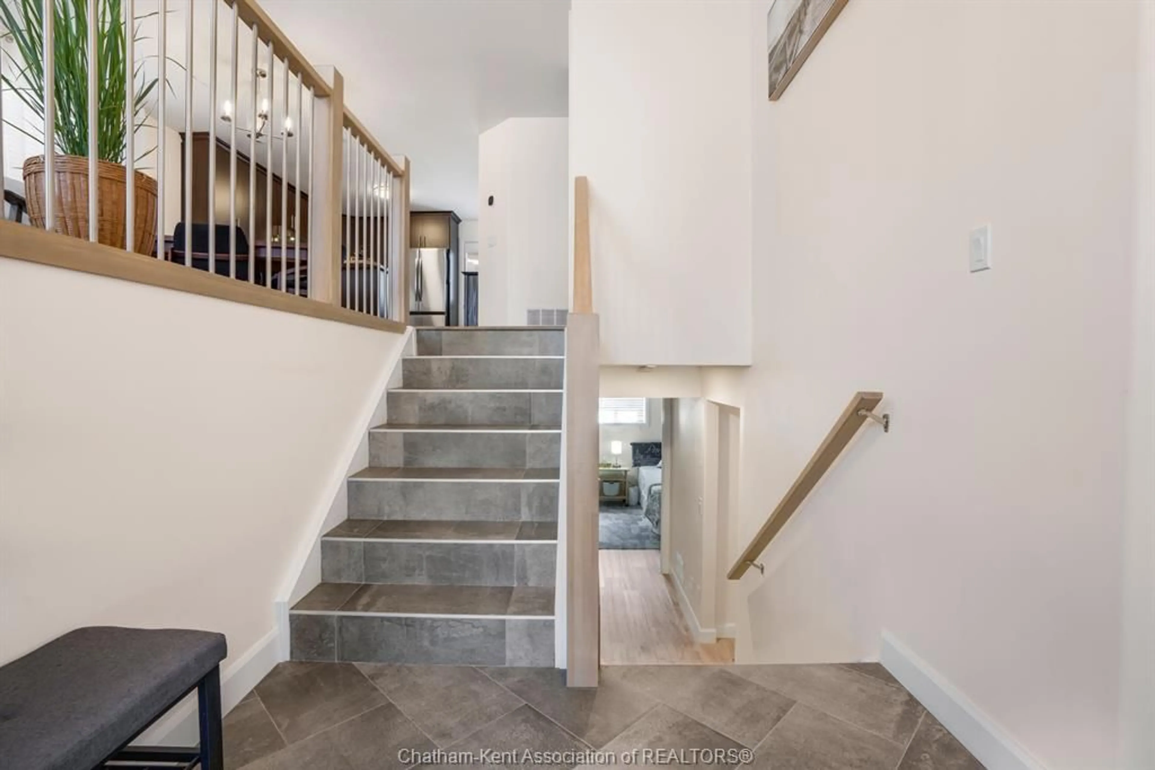 Stairs for 60 Manning Dr, Chatham Ontario N7M 6G3