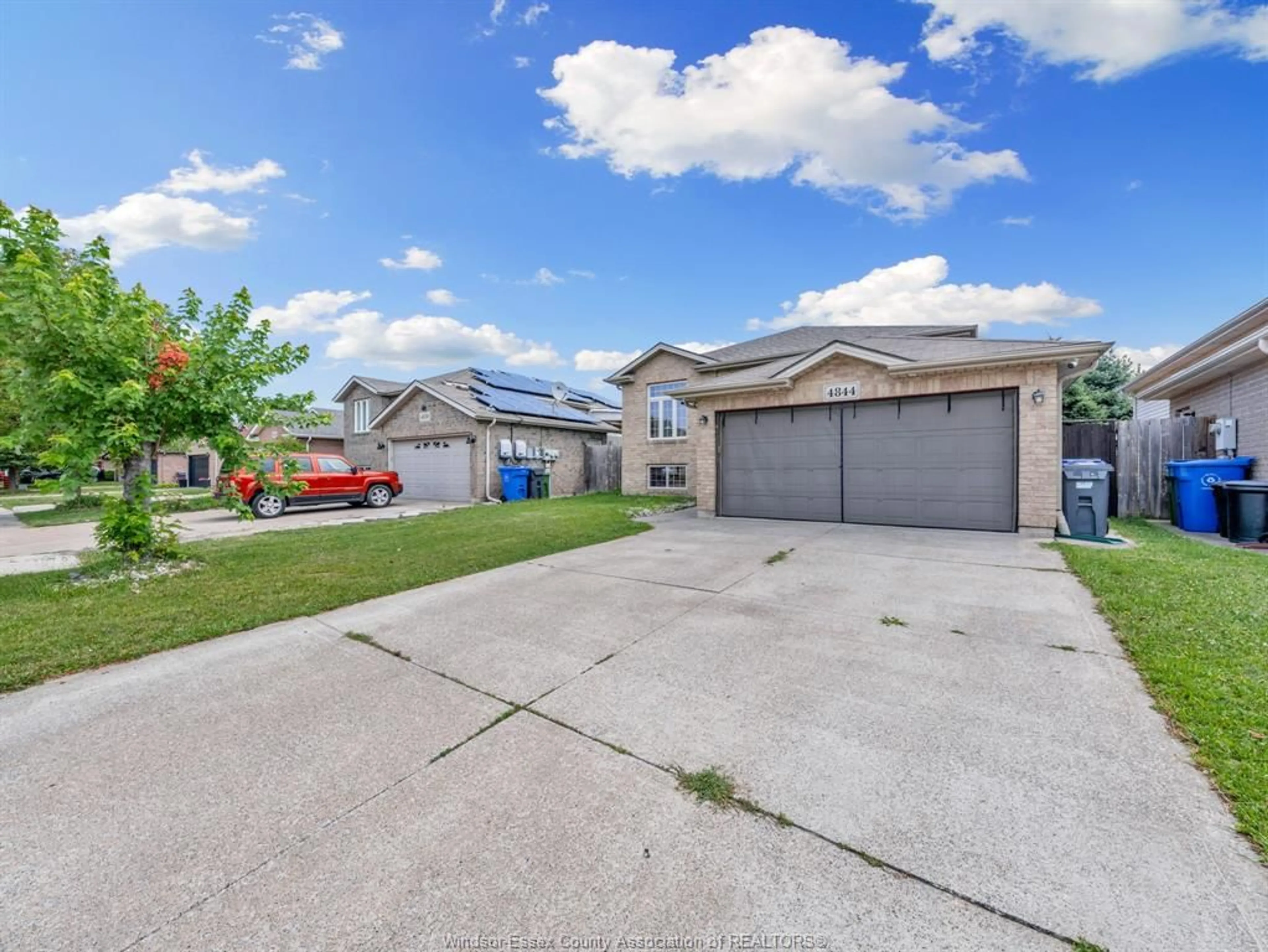 A pic from outside/outdoor area/front of a property/back of a property/a pic from drone, street for 4844 WHITEFISH Cres, Windsor Ontario N9G 3E2