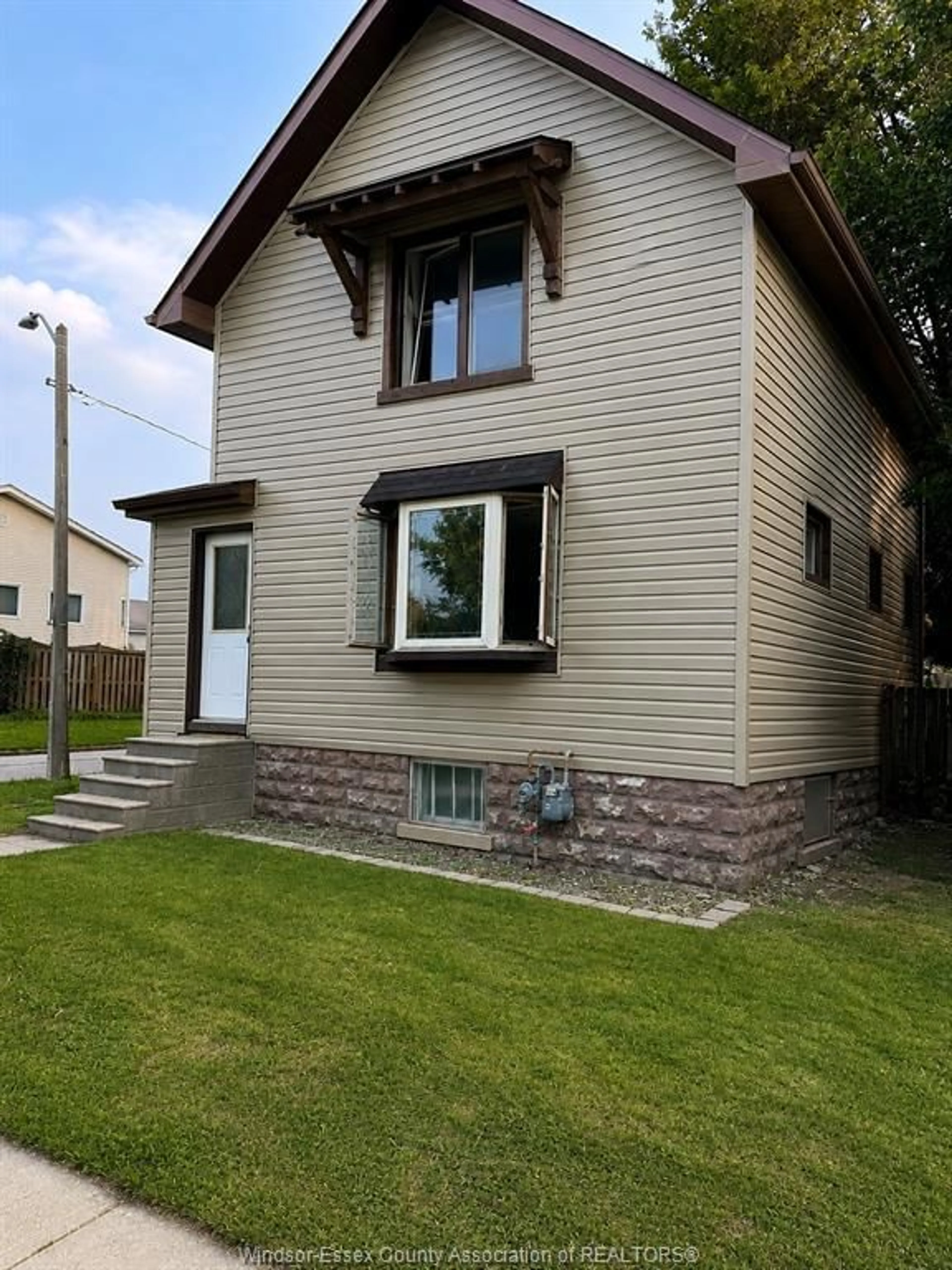 Home with vinyl exterior material, street for 1597 Bruce, Windsor Ontario N8X 1Y1