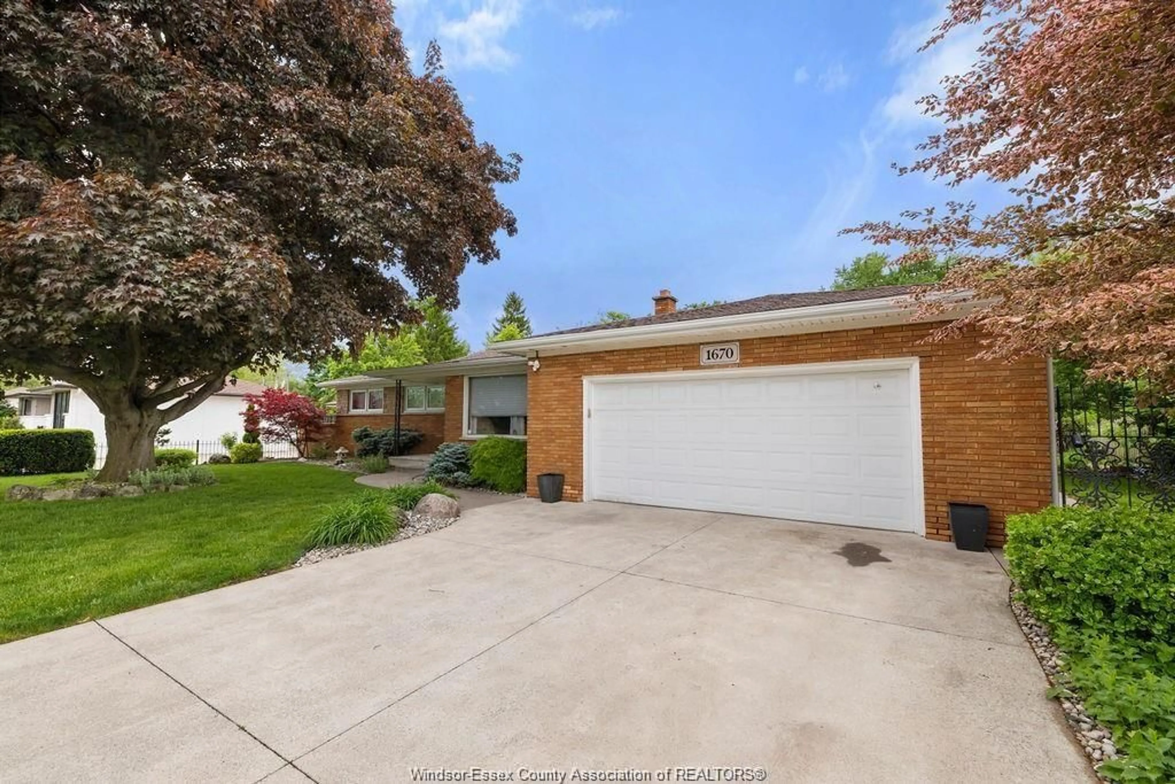 Unknown for 1670 CAMPBELL Ave, Windsor Ontario N9B 2K6