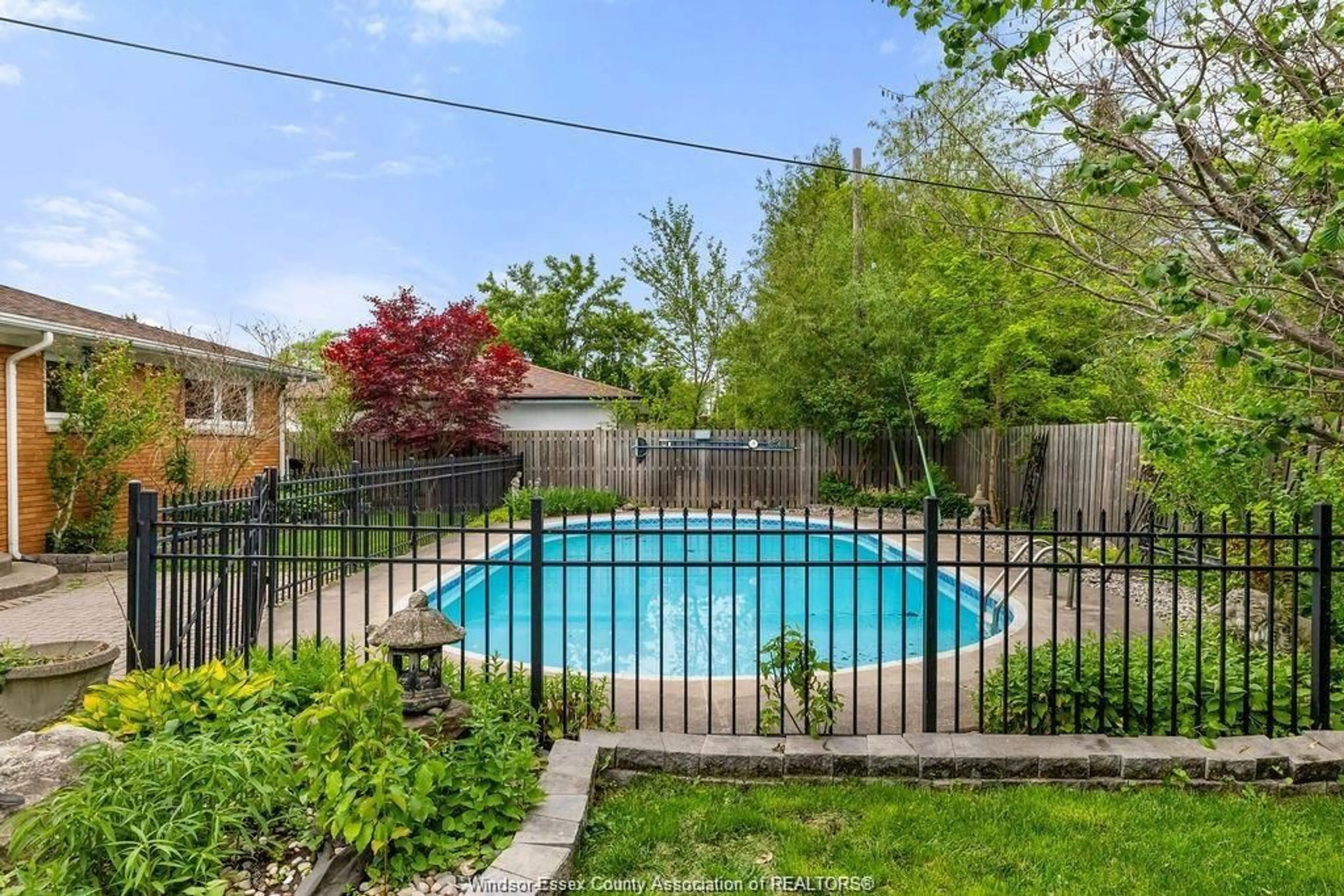 Pool for 1670 CAMPBELL Ave, Windsor Ontario N9B 2K6