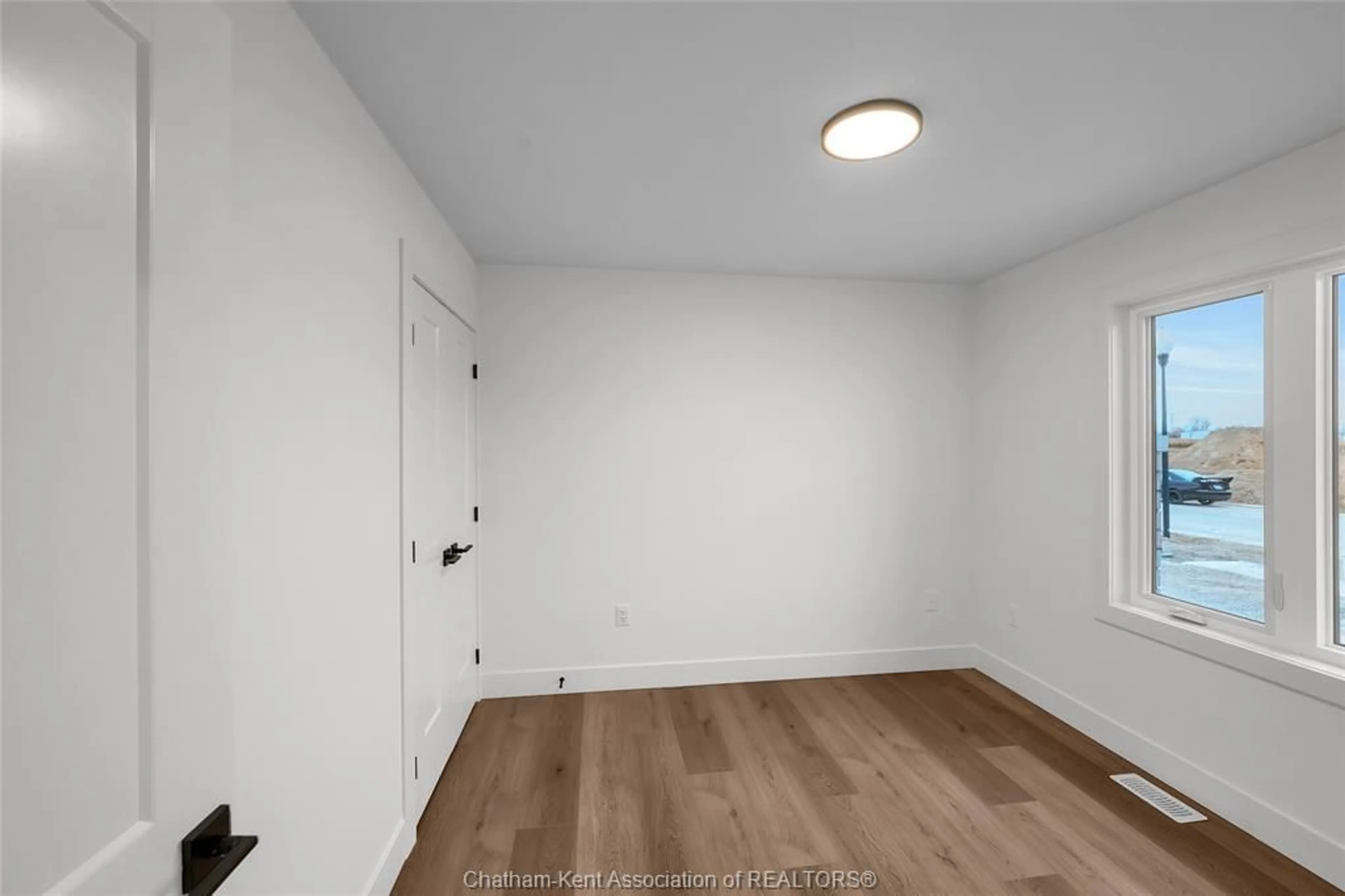 A pic of a room for 8 Cornerstone Pl, Chatham Ontario N7M 0V8