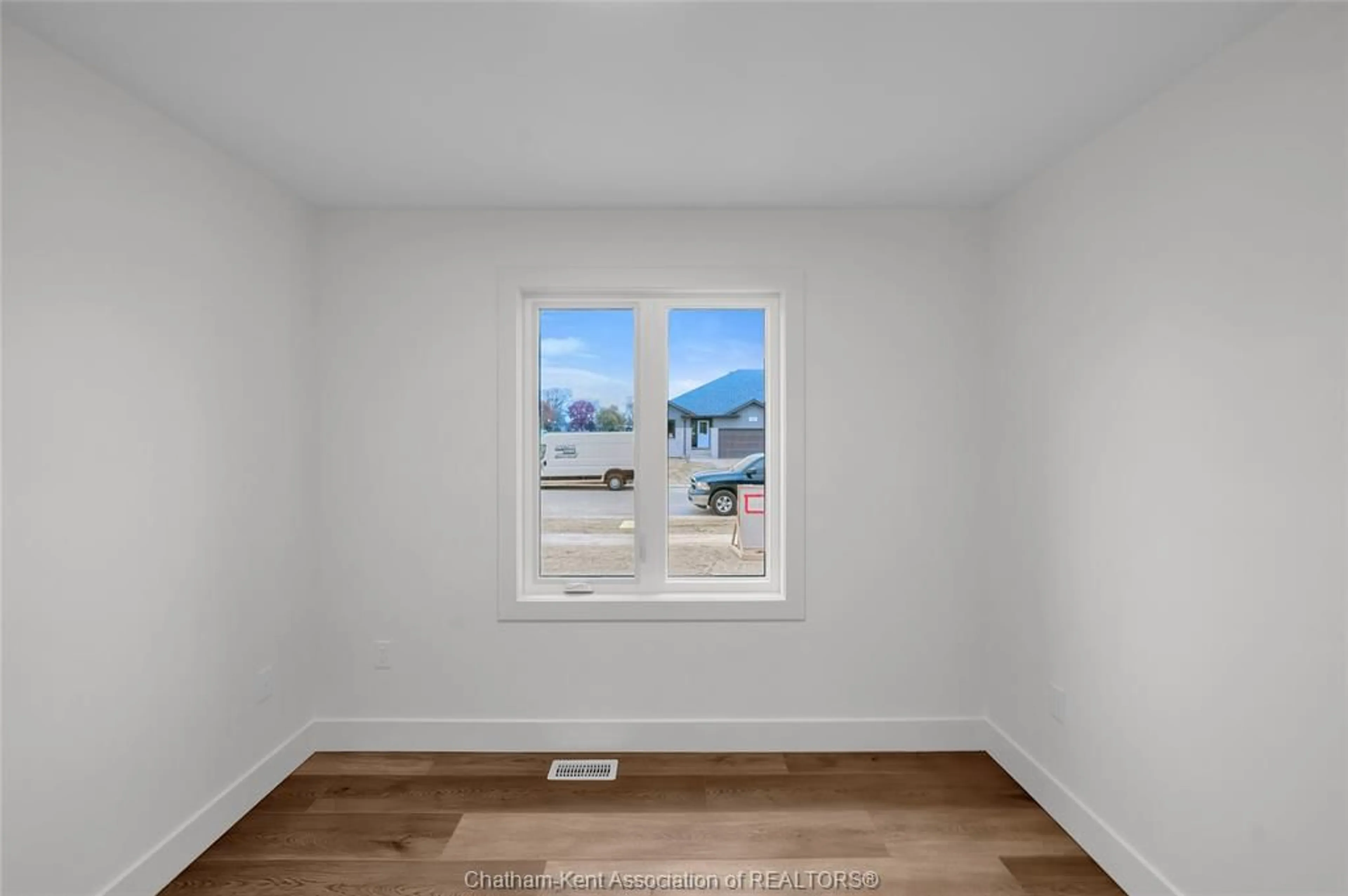 A pic of a room for 8 Cornerstone Pl, Chatham Ontario N7M 0V8