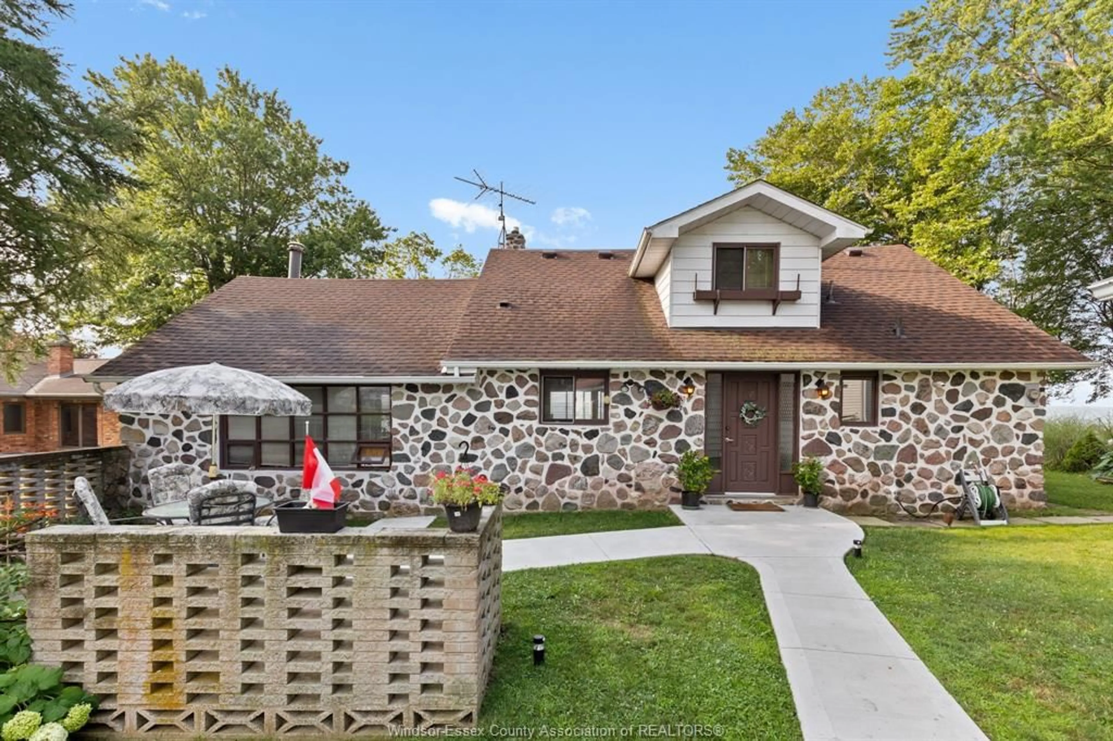 Home with brick exterior material, unknown for 611 POPLAR BLUFF, Harrow Ontario N0R 1G0