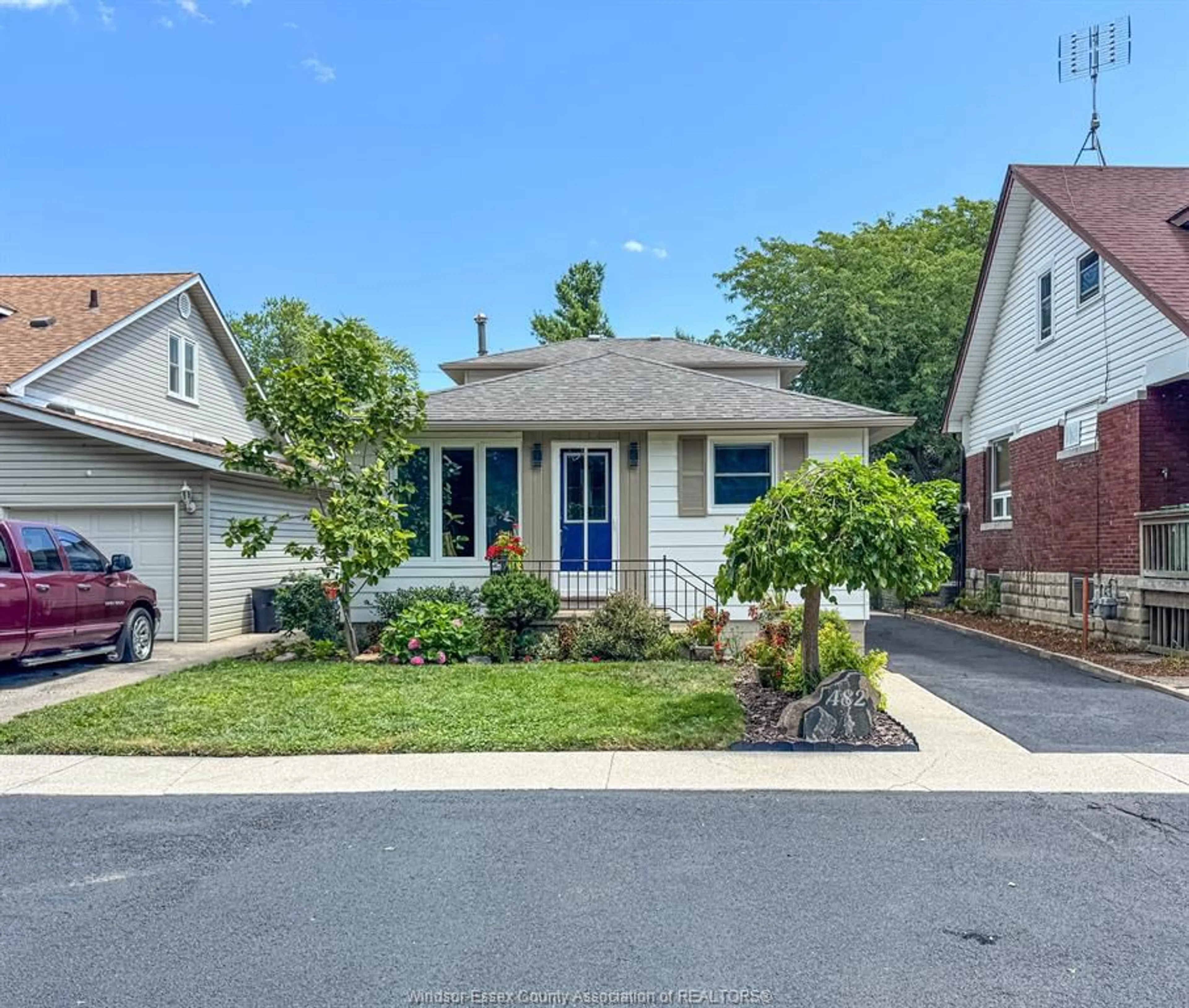 Home with vinyl exterior material, street for 482 JOHN M ST, Windsor Ontario N8P 1C2