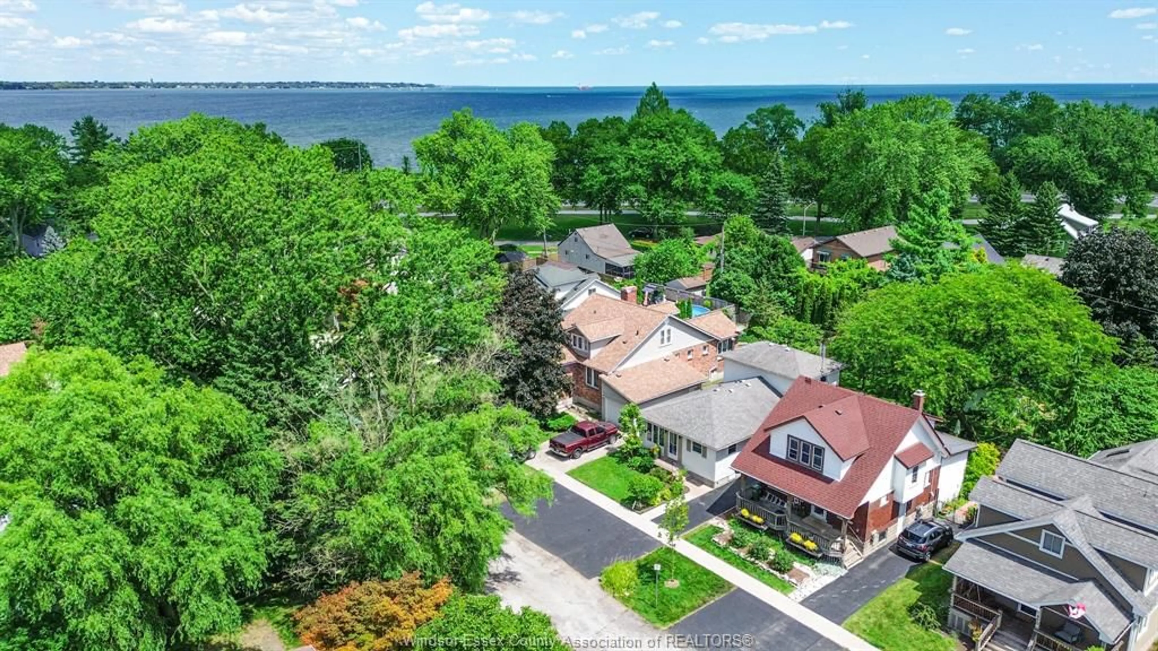 A pic from outside/outdoor area/front of a property/back of a property/a pic from drone, water/lake/river/ocean view for 482 JOHN M ST, Windsor Ontario N8P 1C2