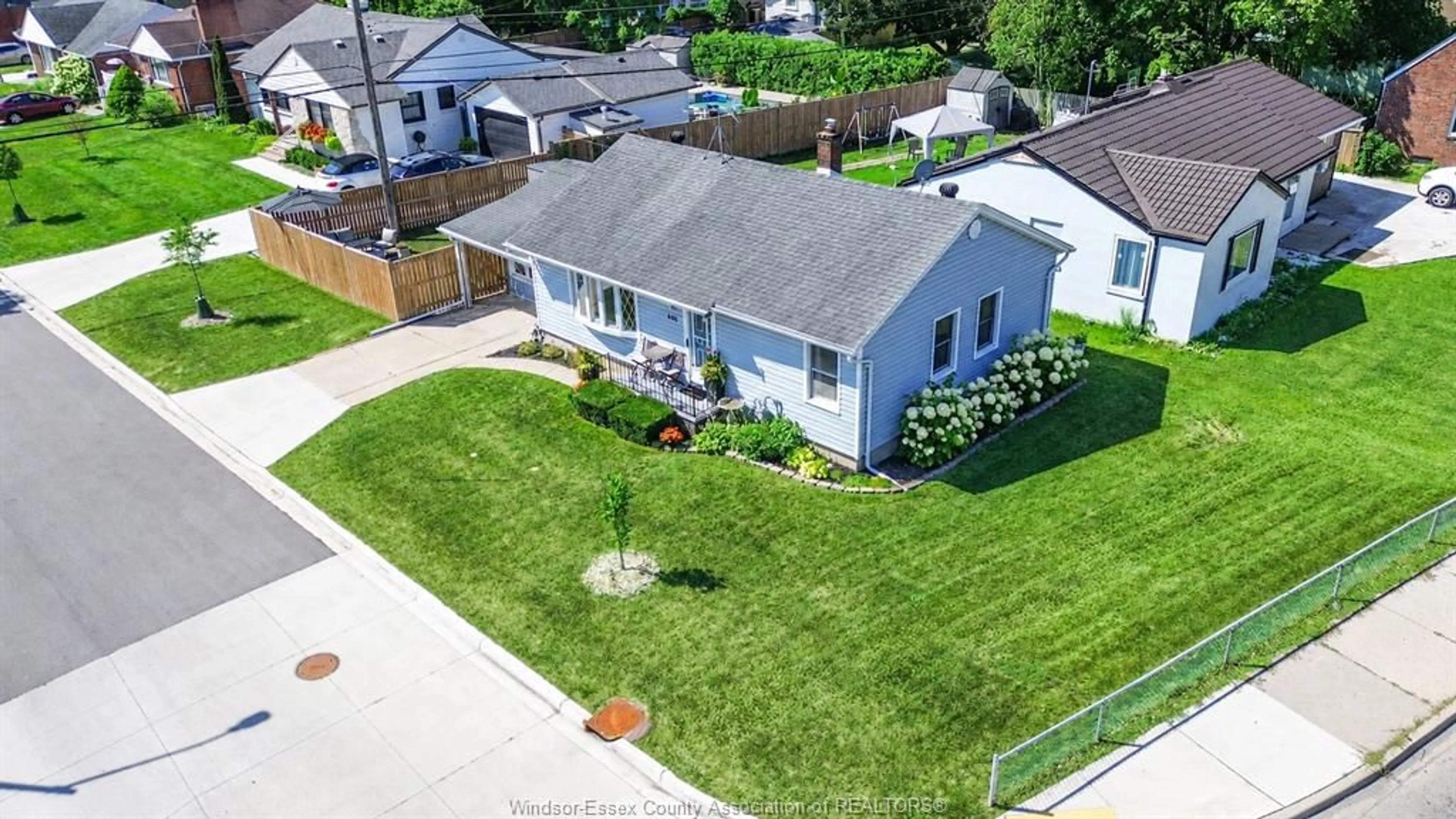A pic from outside/outdoor area/front of a property/back of a property/a pic from drone, street for 805 MATTHEW BRADY, Windsor Ontario N8S 3J7