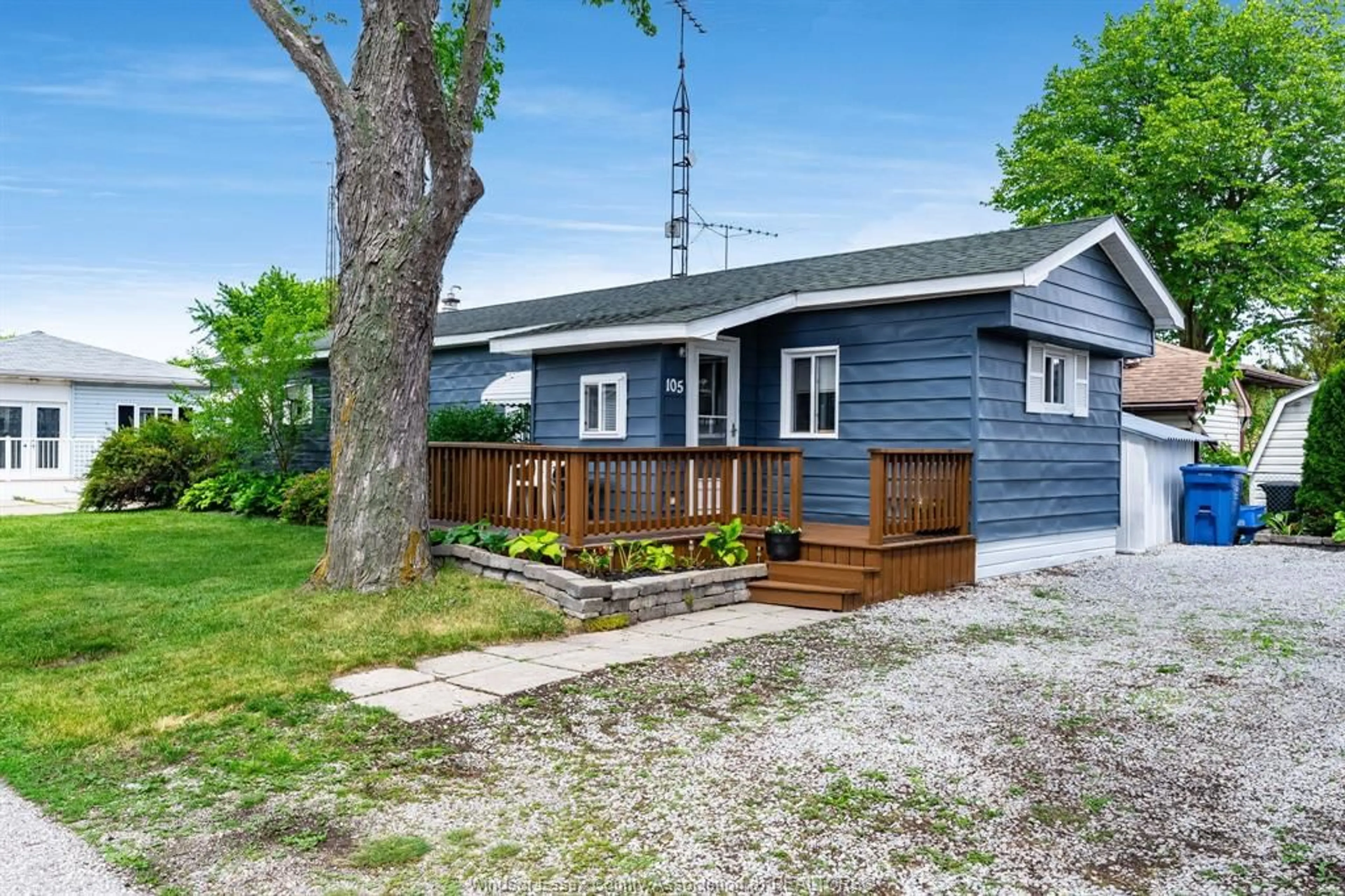 Unknown for 105 Brooks Blvd, Lakeshore Ontario N8N 2P7