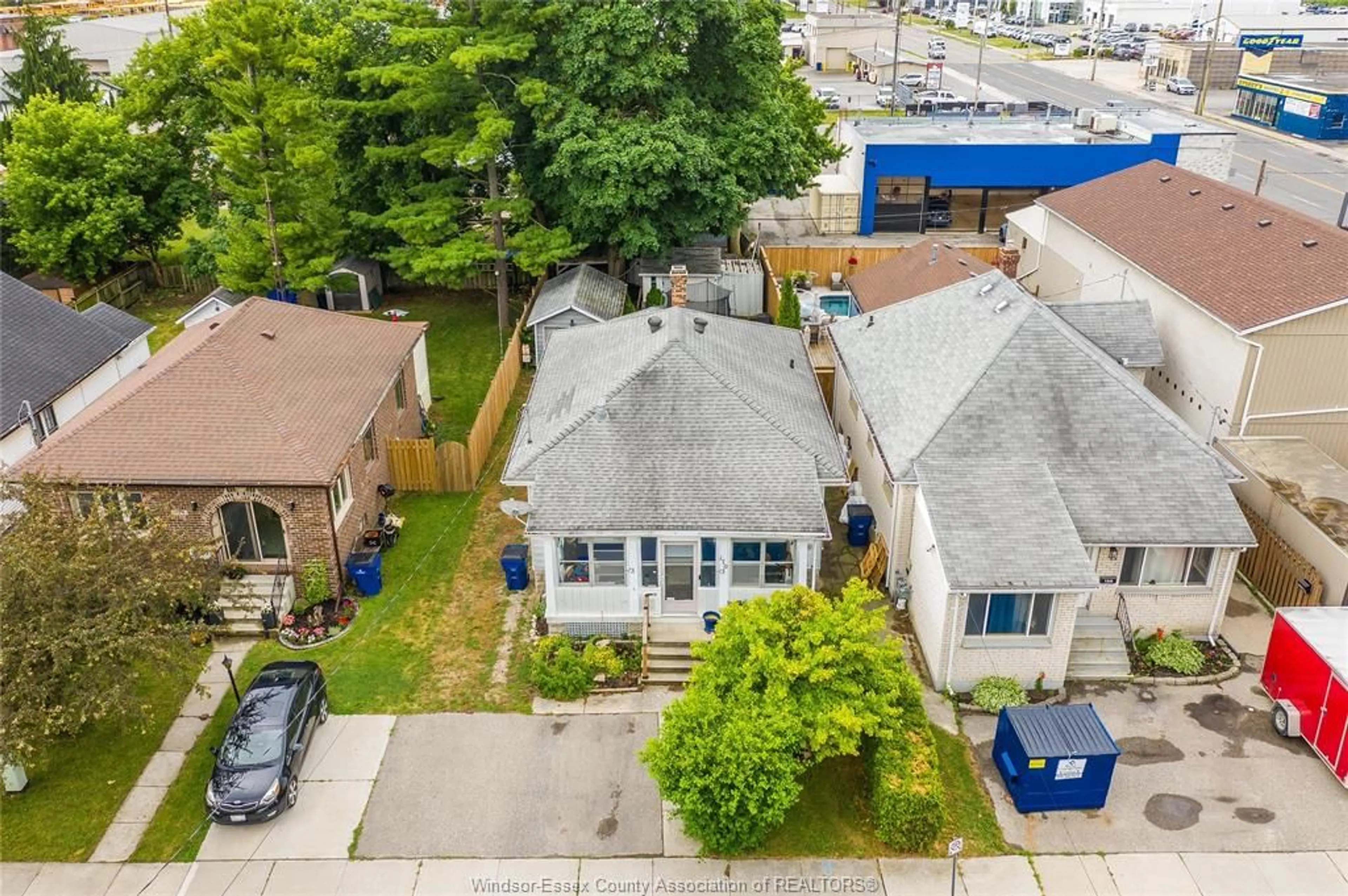 A pic from outside/outdoor area/front of a property/back of a property/a pic from drone, street for 170 INSHES Ave, Chatham Ontario N7M 2Z2