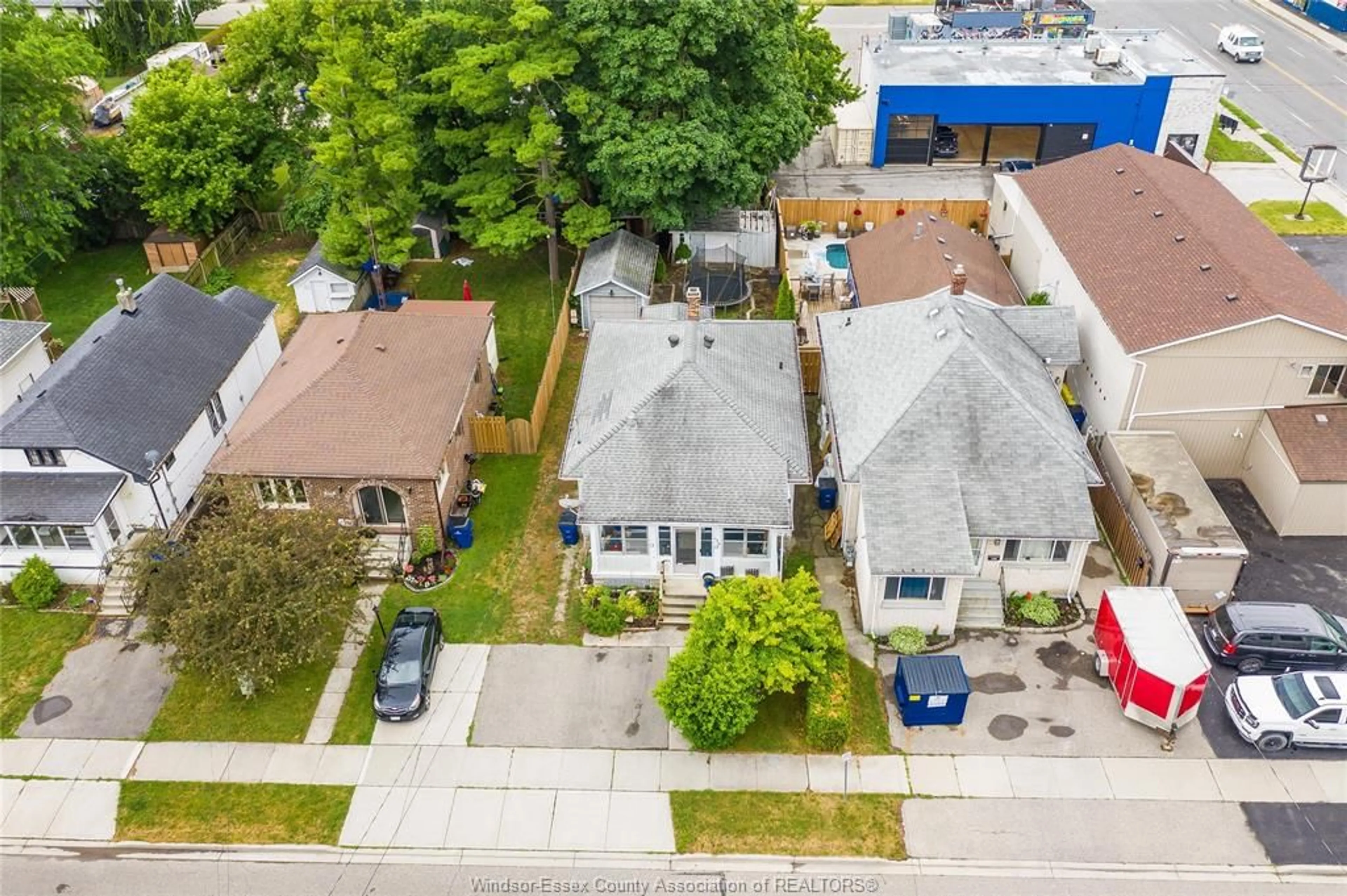 A pic from outside/outdoor area/front of a property/back of a property/a pic from drone, street for 170 INSHES Ave, Chatham Ontario N7M 2Z2