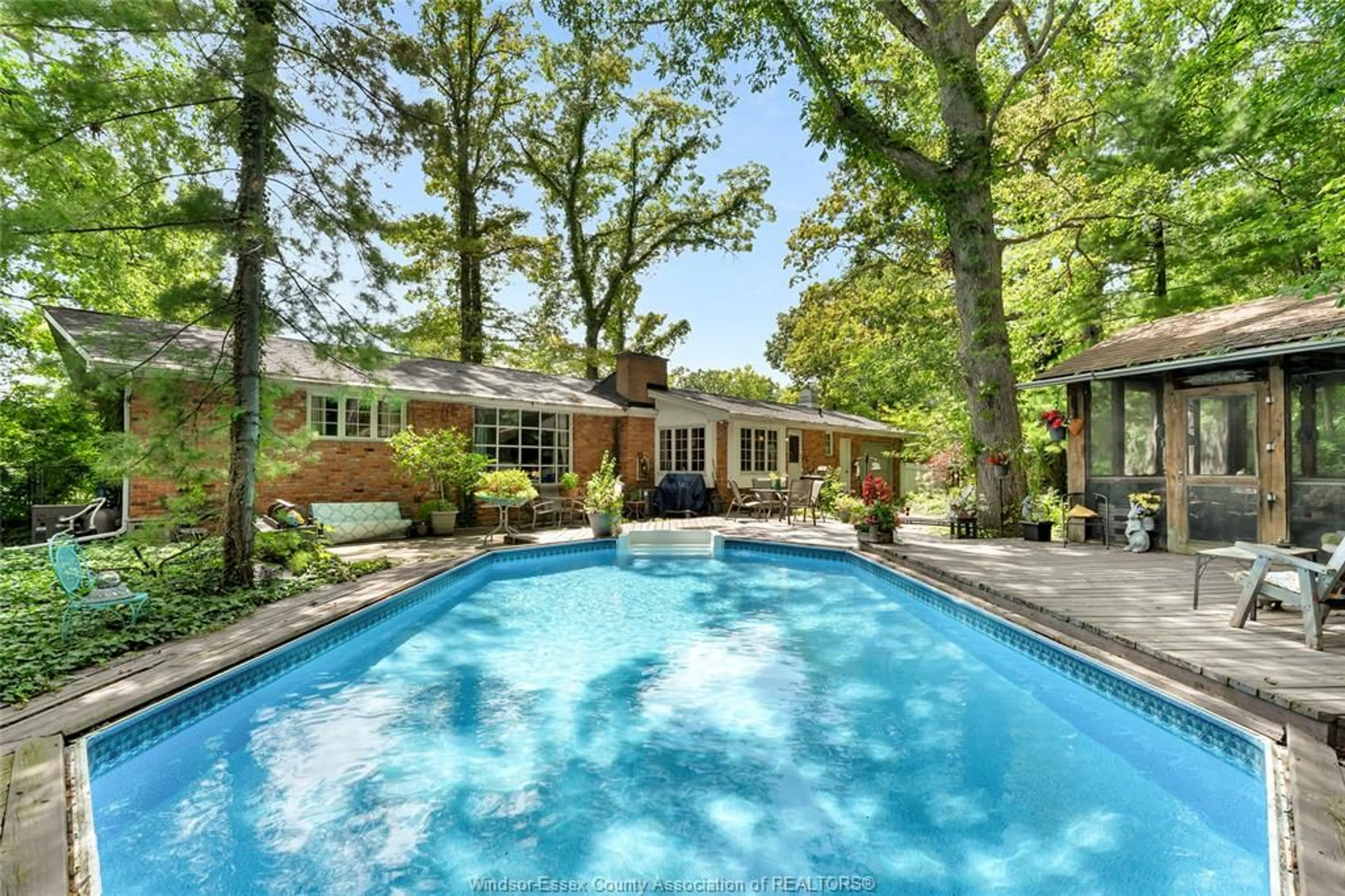 Pool for 1335 LAURIER Dr, LaSalle Ontario N9J 1N2