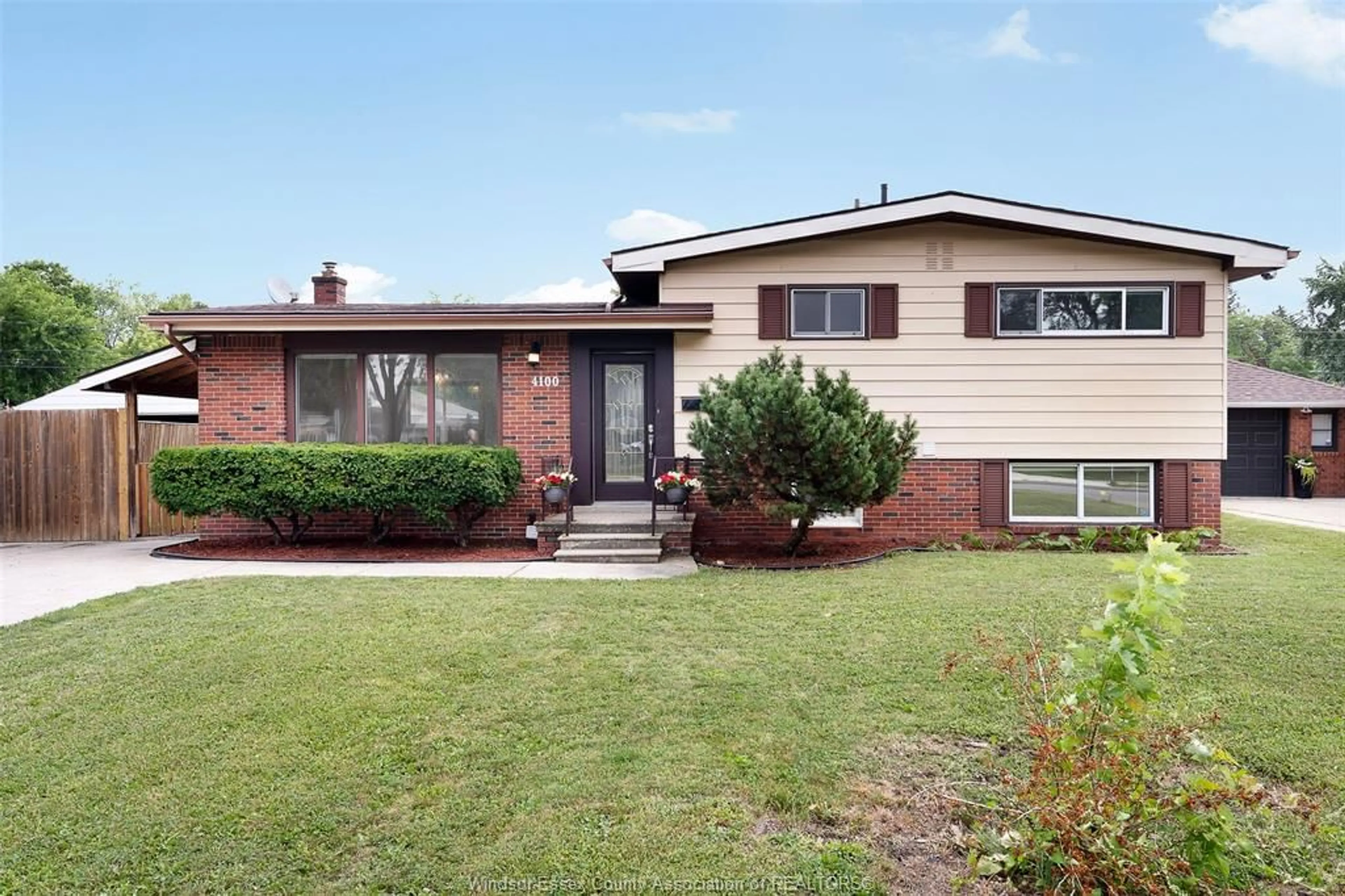Home with brick exterior material, street for 4100 MOUNT ROYAL, Windsor Ontario N9G 2C2