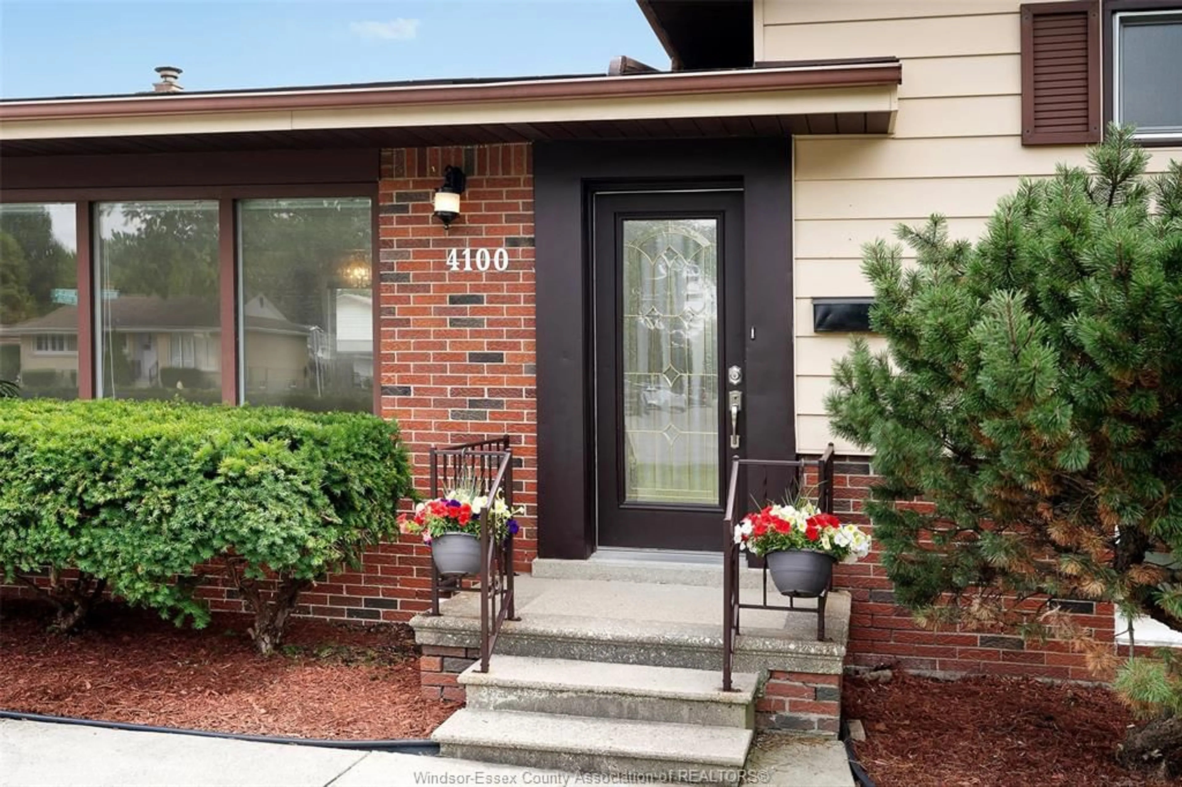 Home with brick exterior material, street for 4100 MOUNT ROYAL, Windsor Ontario N9G 2C2