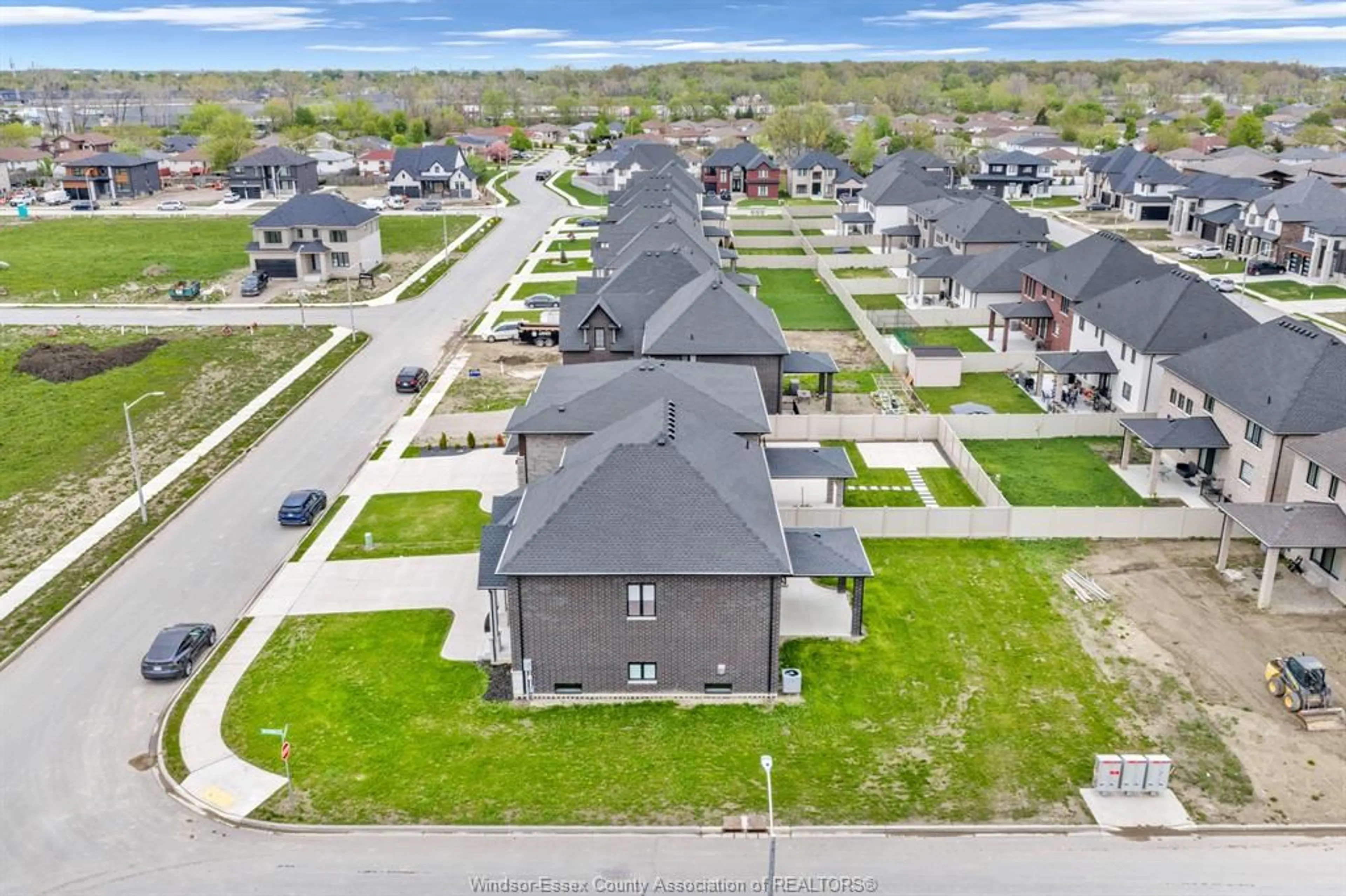 A pic from outside/outdoor area/front of a property/back of a property/a pic from drone, street for 569 HOLBURN, Windsor Ontario N8X 0A3