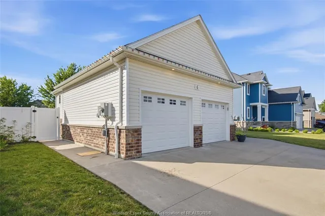 6 JOANEY Lane, Cottam 3