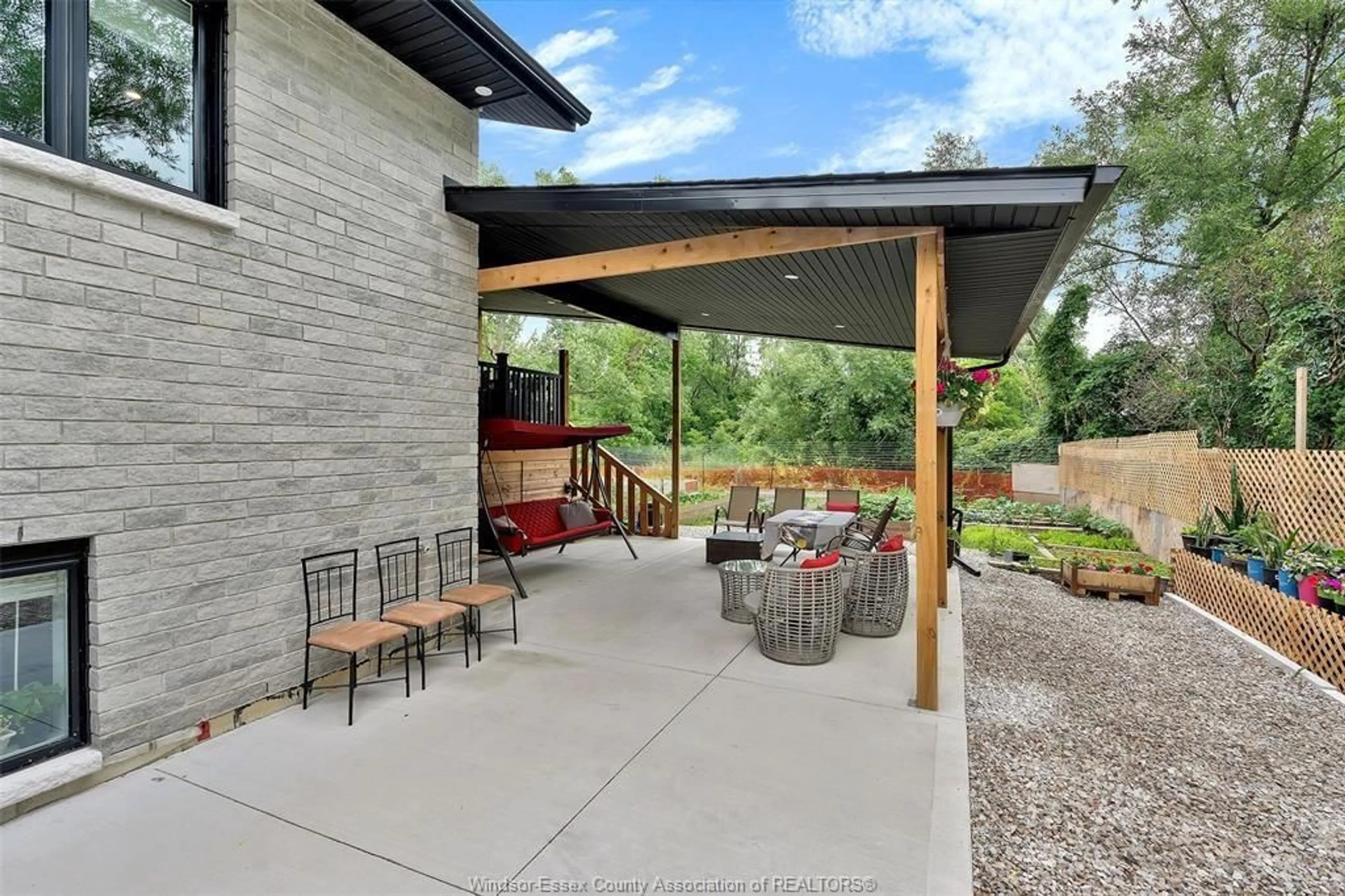Patio, street for 2585 KENORA St, Windsor Ontario N9B 1Y3