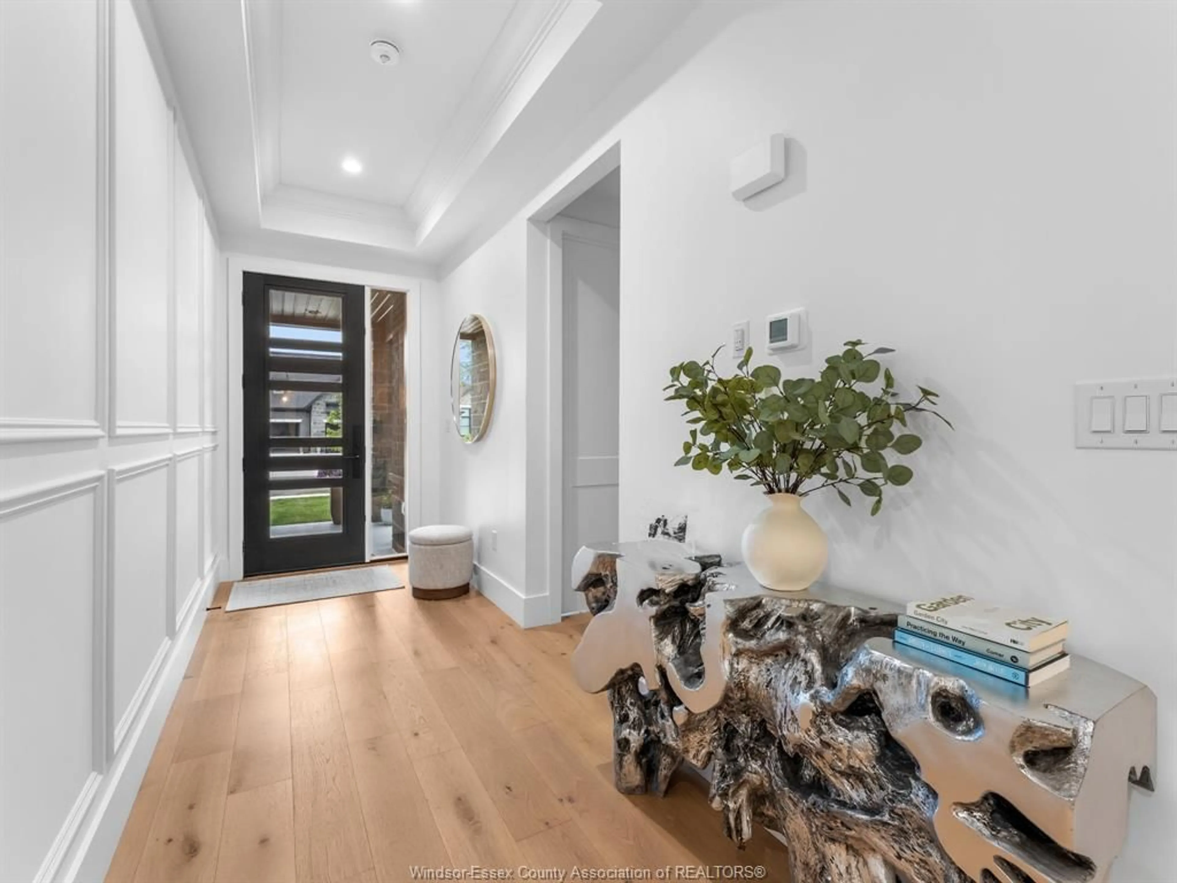 Indoor entryway for 293 XAVIER Cir, Lakeshore Ontario N8N 0J3