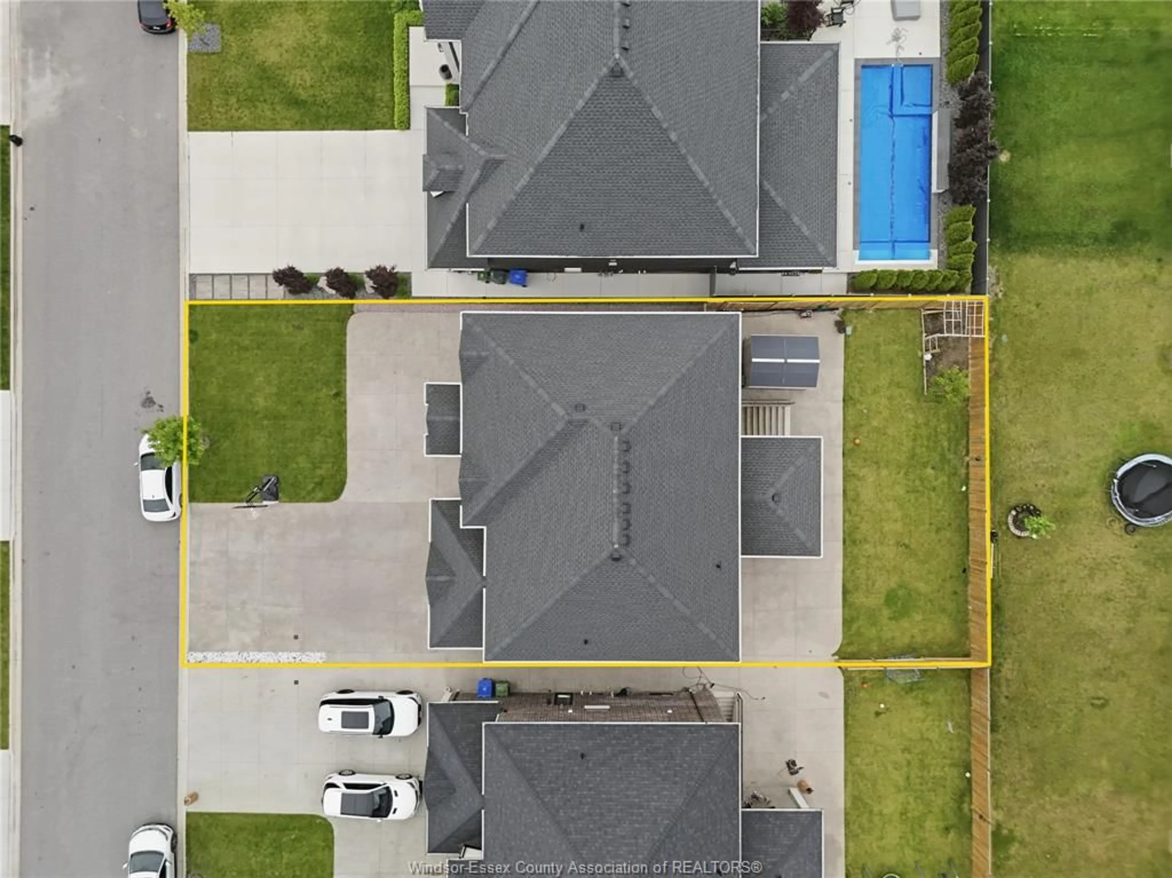 A pic from outside/outdoor area/front of a property/back of a property/a pic from drone, street for 615 MATCHE St, Lakeshore Ontario N8L 0K2