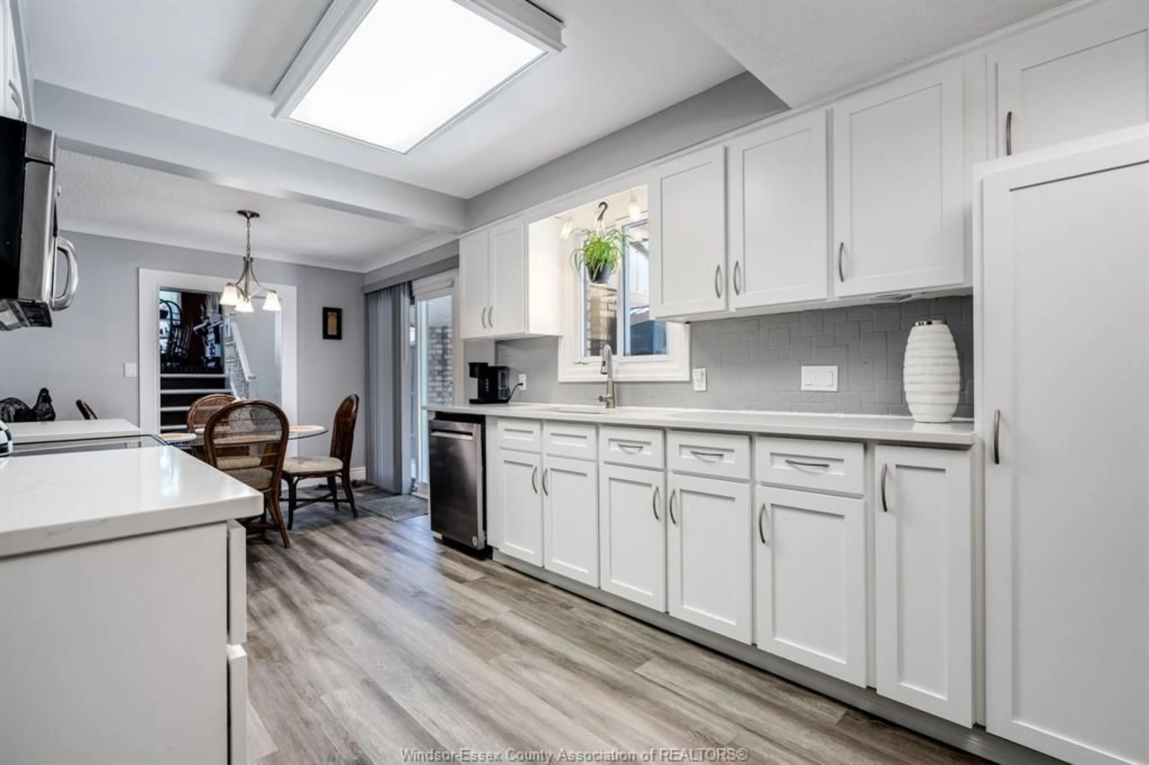 Open concept kitchen, ceramic/tile floor for 110 Lake Erie Dr, Amherstburg Ontario N9V 2Y8
