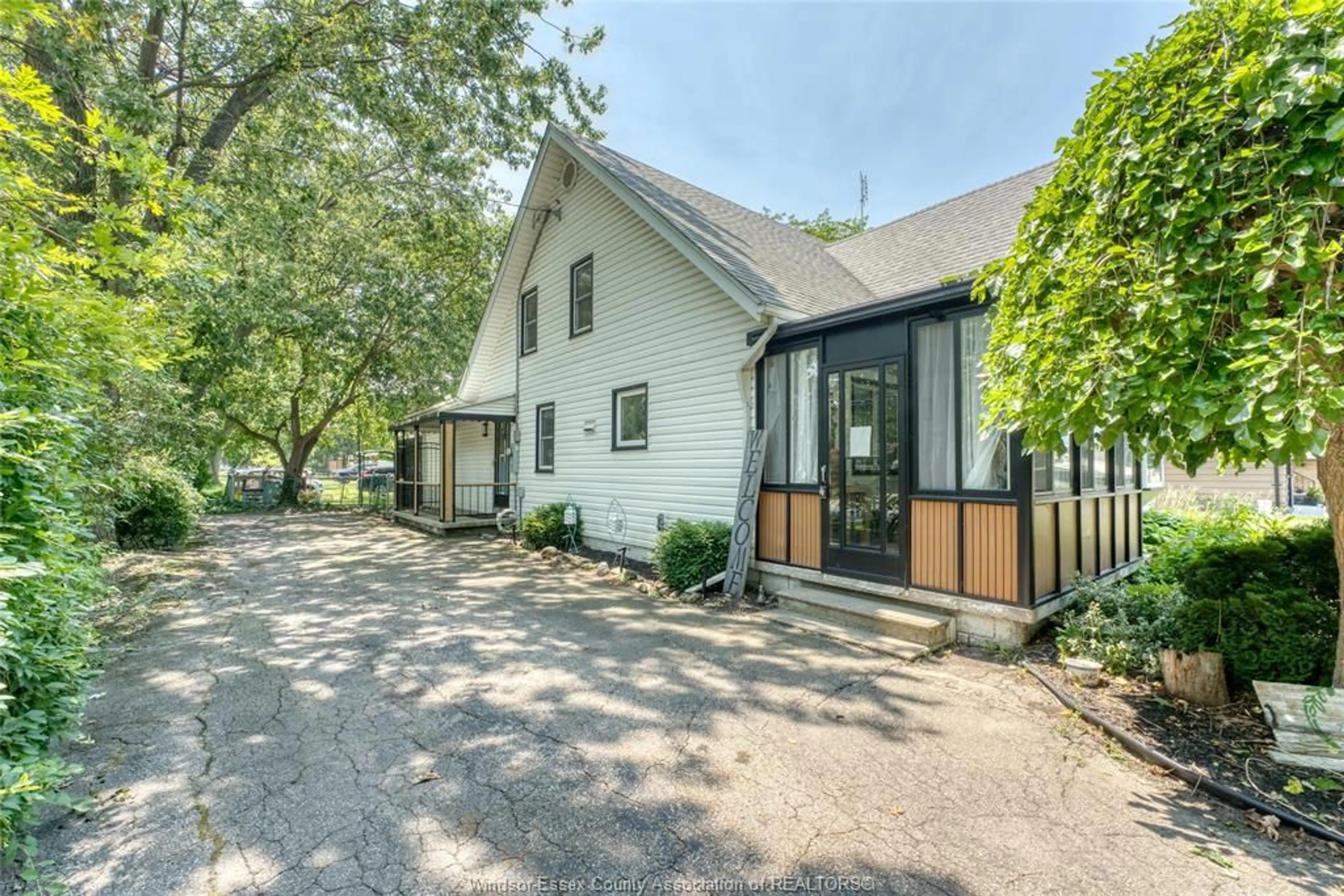 Unknown for 12437 ST THOMAS, Tecumseh Ontario N8N 1H7