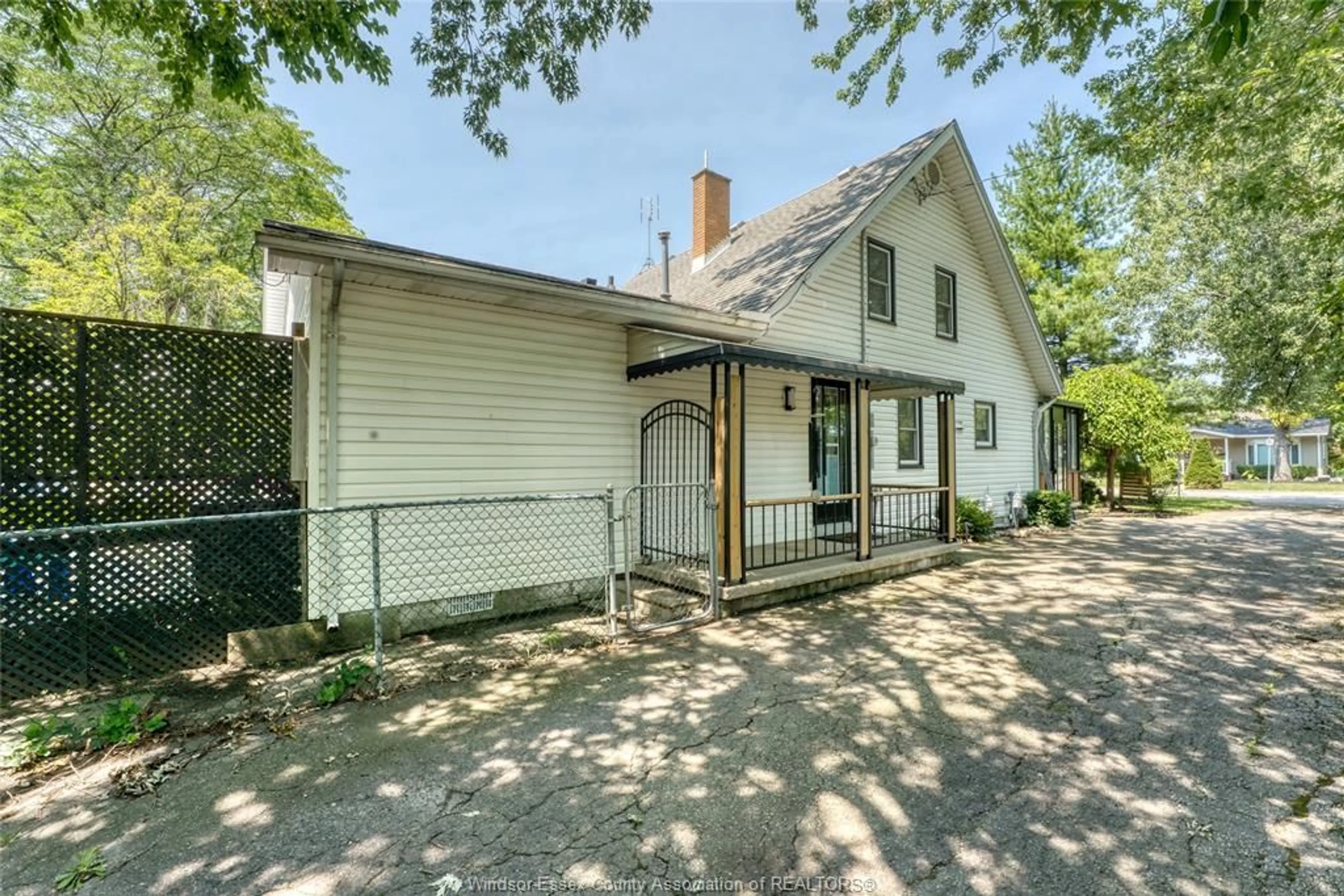A pic from outside/outdoor area/front of a property/back of a property/a pic from drone, street for 12437 ST THOMAS, Tecumseh Ontario N8N 1H7