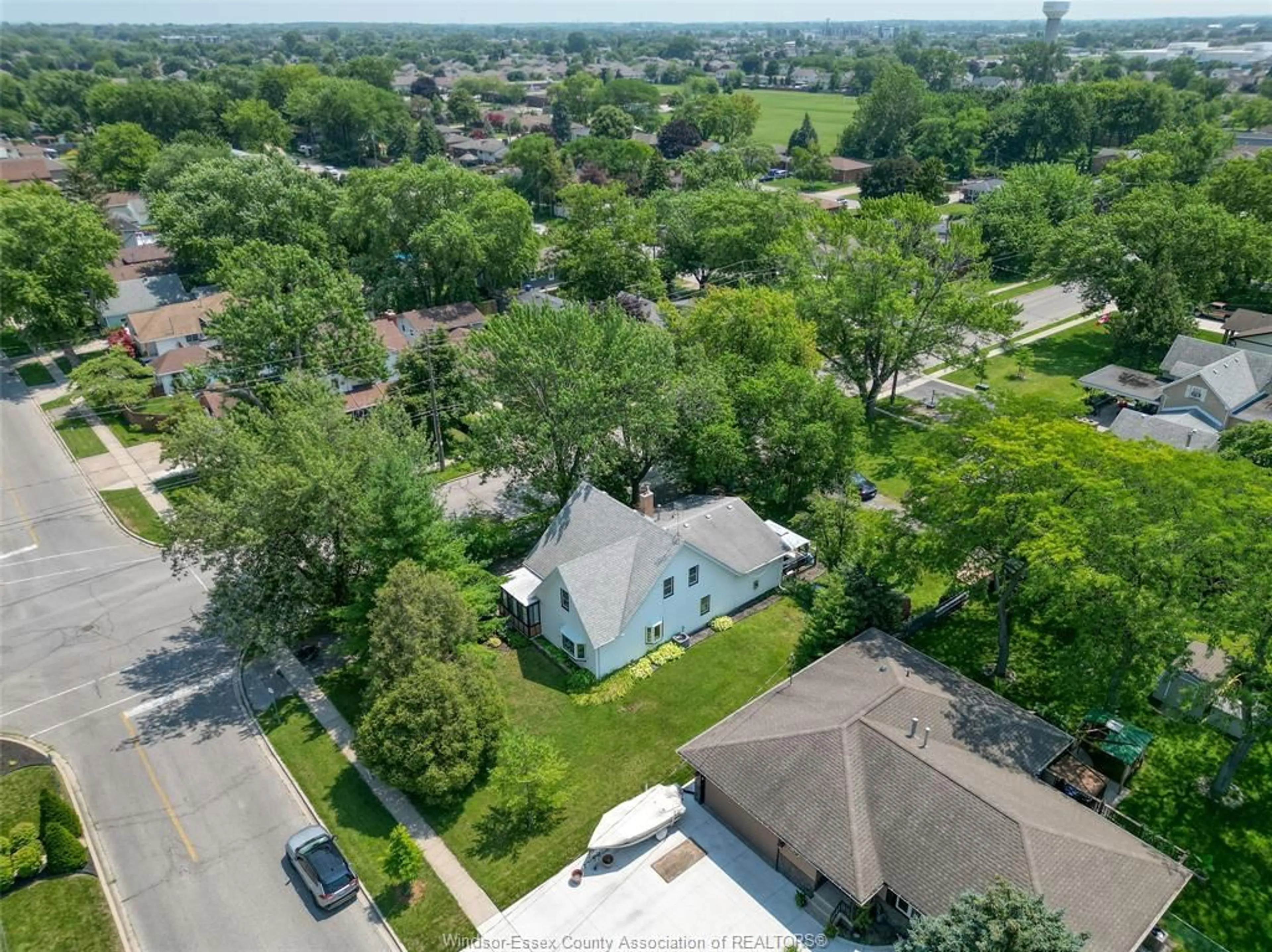 A pic from outside/outdoor area/front of a property/back of a property/a pic from drone, street for 12437 ST THOMAS, Tecumseh Ontario N8N 1H7